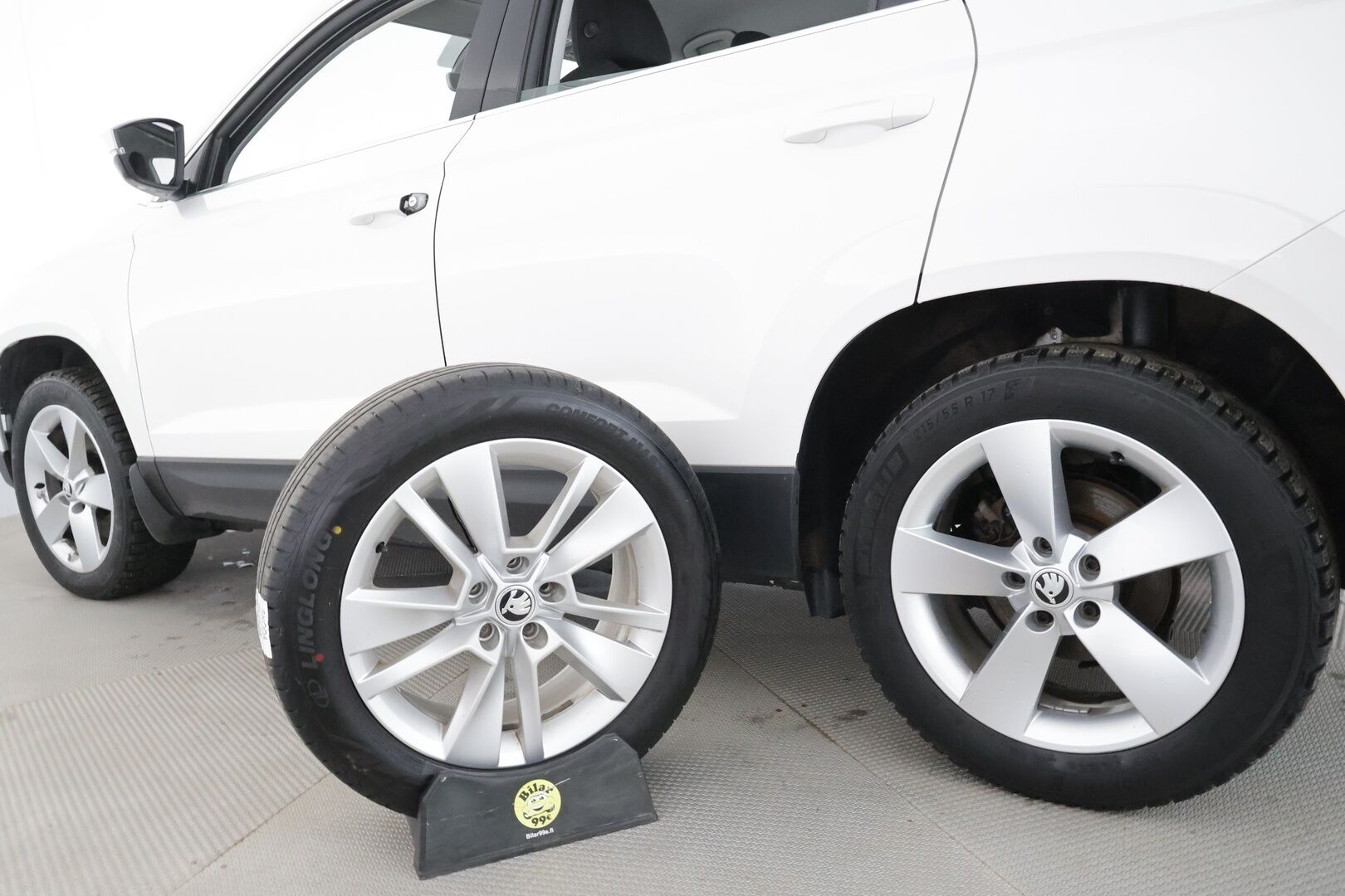 Skoda Karoq 2018 1,5 TSI Style DSG * ACC / Webasto / Koukku / Muistipenkki / P.Kamera / LED / Apple&Android * - 1.Om Suomi-auto / Kahdet Renkaat / Merkkihuollettu