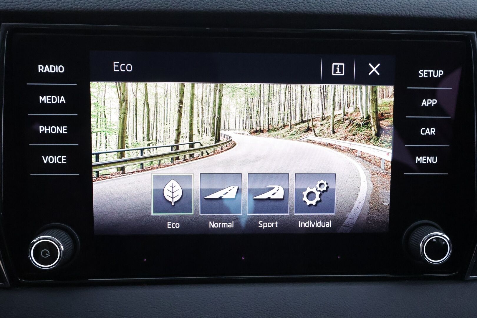 Skoda Karoq 2018 1,5 TSI Style DSG - 1.Om Suomi-auto | Kahdet Renkaat | Merkkihuollettu