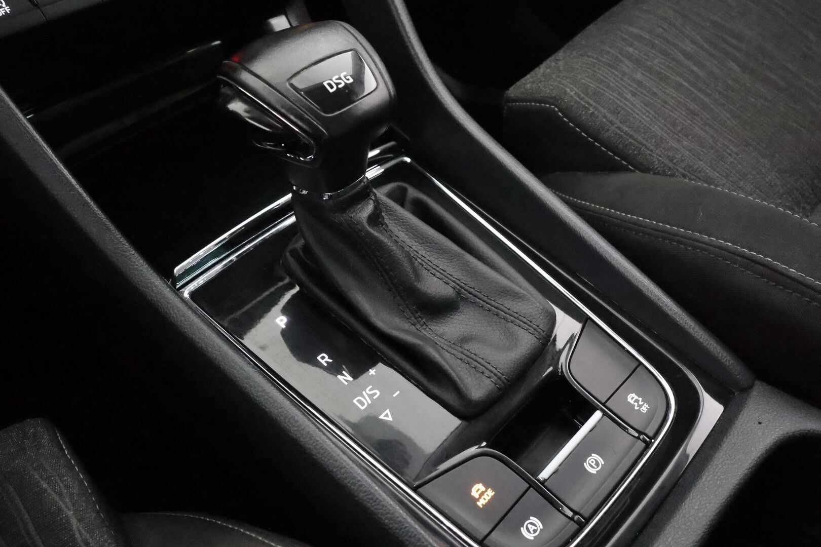 Skoda Karoq 2018 1,5 TSI Style DSG - 1.Om Suomi-auto | Kahdet Renkaat | Merkkihuollettu
