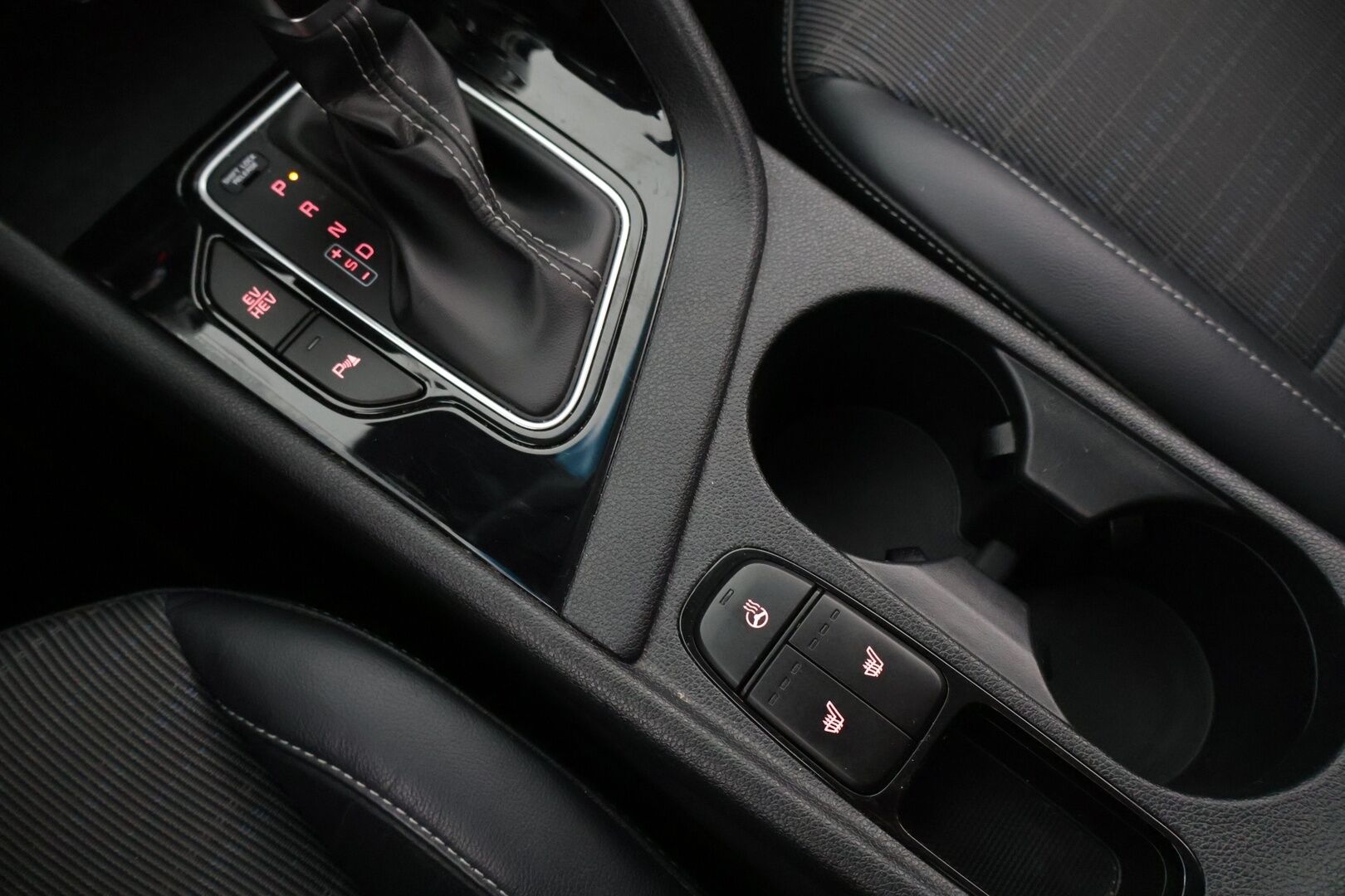 Kia Niro plug-in 2018 1,6 GDI EX DCT - ACC | Lohko | Kaistavahti | Navi | P-kamera | LED | Puolinahkasisusta | Ratinlämmitin | 2x Renkaat | Juuri huollettu | Juuri katsastettu