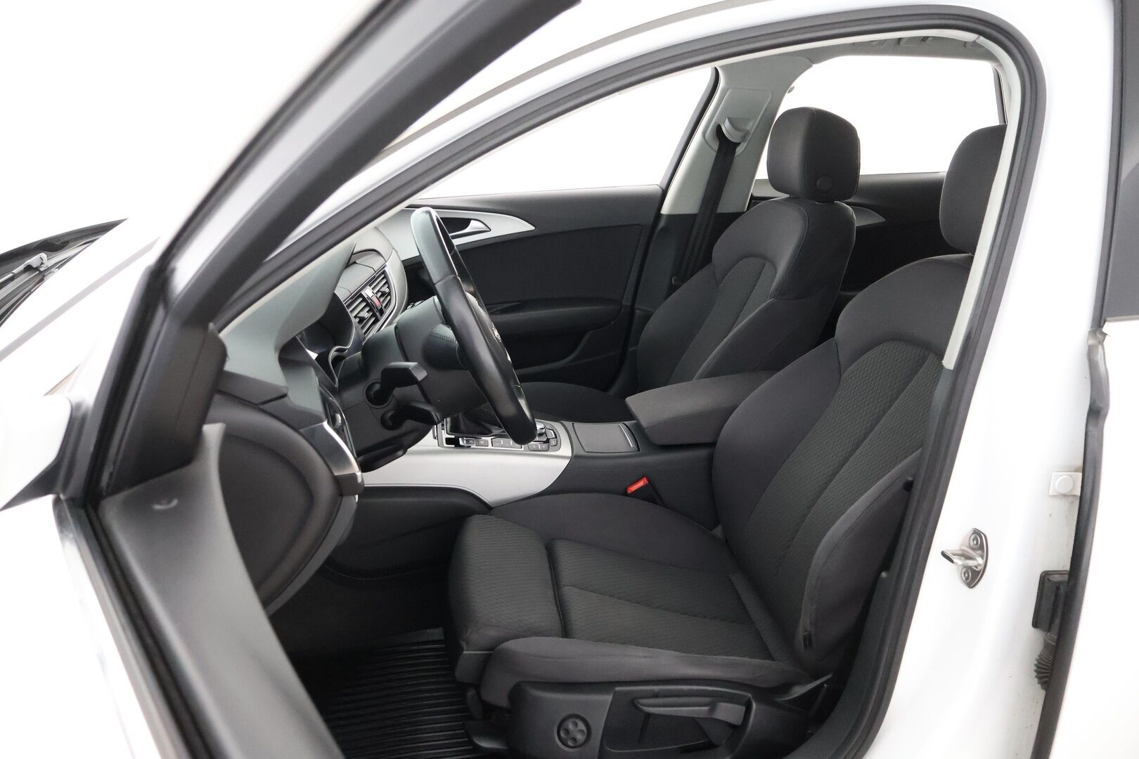 Audi A6 2014 Avant Business Sport Edition 2,0 TDI 140 kW ultra - Vakkari / Xenon / Sporttipenkit / Lohko & Sisäpistoke / 2x Renkaat aluvantein!