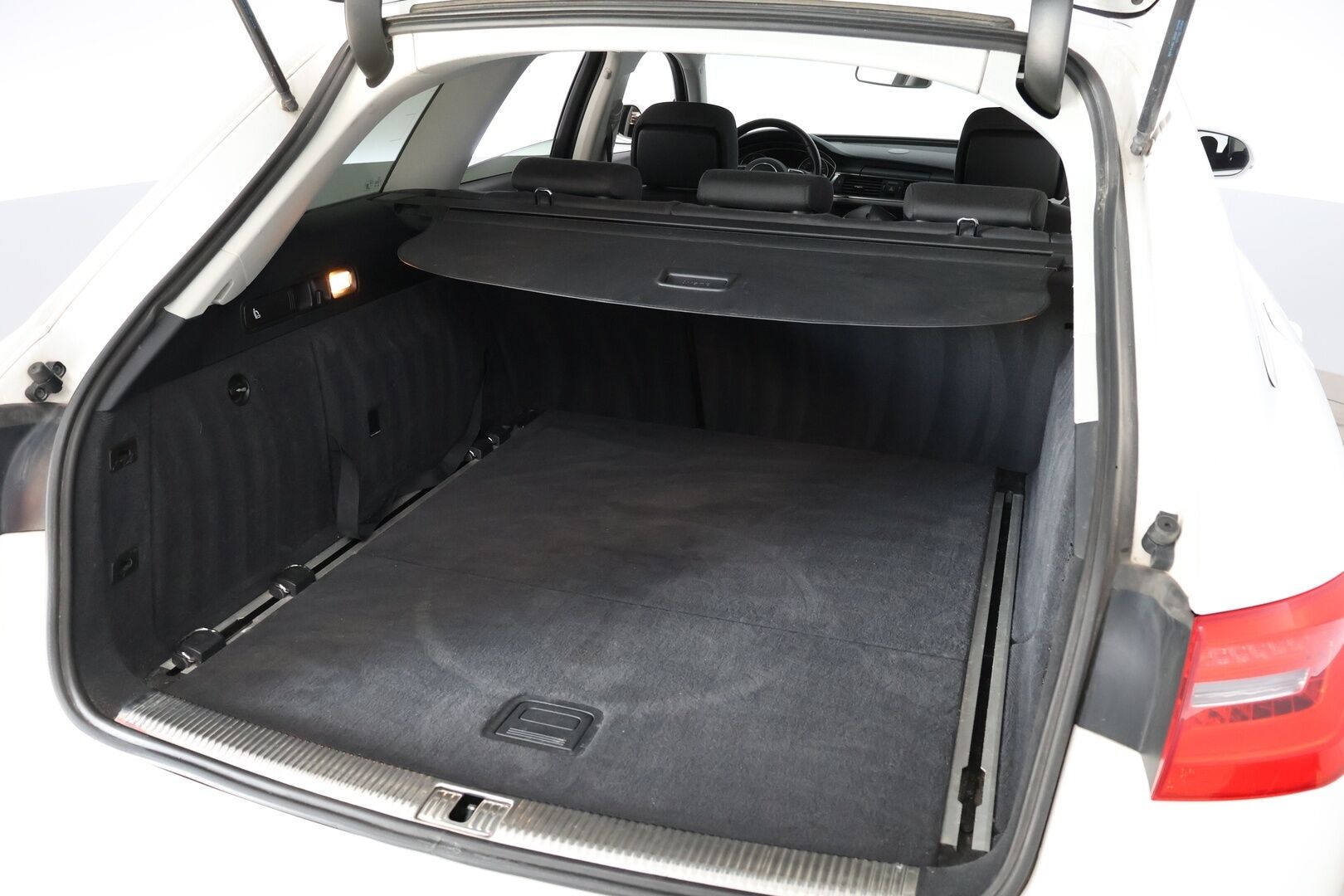 Audi A6 2014 Avant Business Sport Edition 2,0 TDI 140 kW ultra - Vakkari / Xenon / Sporttipenkit / Lohko & Sisäpistoke / 2x Renkaat aluvantein!