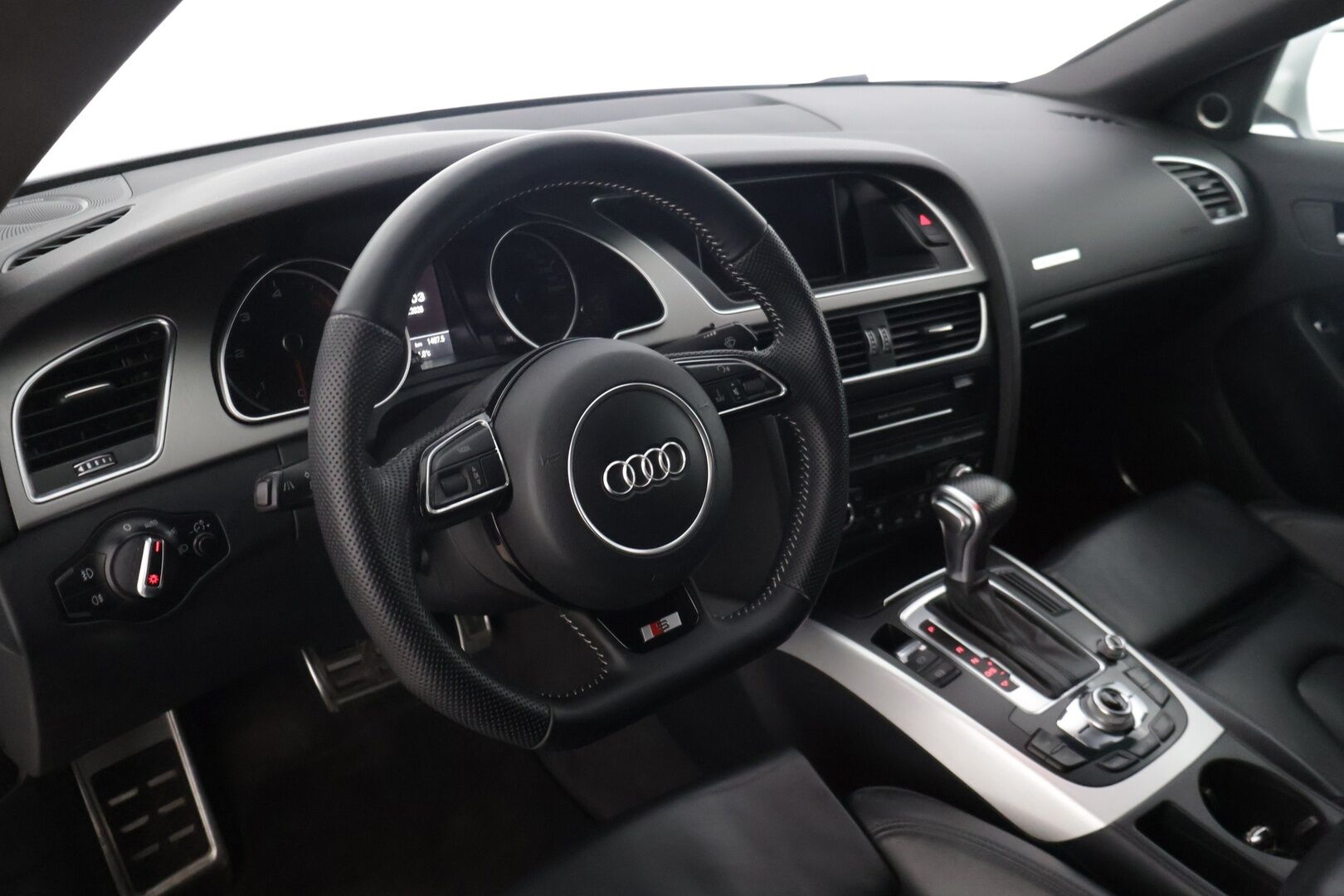 Audi A5 2015 Sportback Land of quattro Edition 2,0 TDI clean diesel 140 kW quattro S tronic *S-Line Sisä- ja Ulkopaketti / B&O / Kaistanvahti / MMI + / Vakkari / Aut. ilmastointi / Tutkat * - Bang&Olufsen / Facelift / Juuri Huollettu / Katsastettu / Hyvin pidetty 
