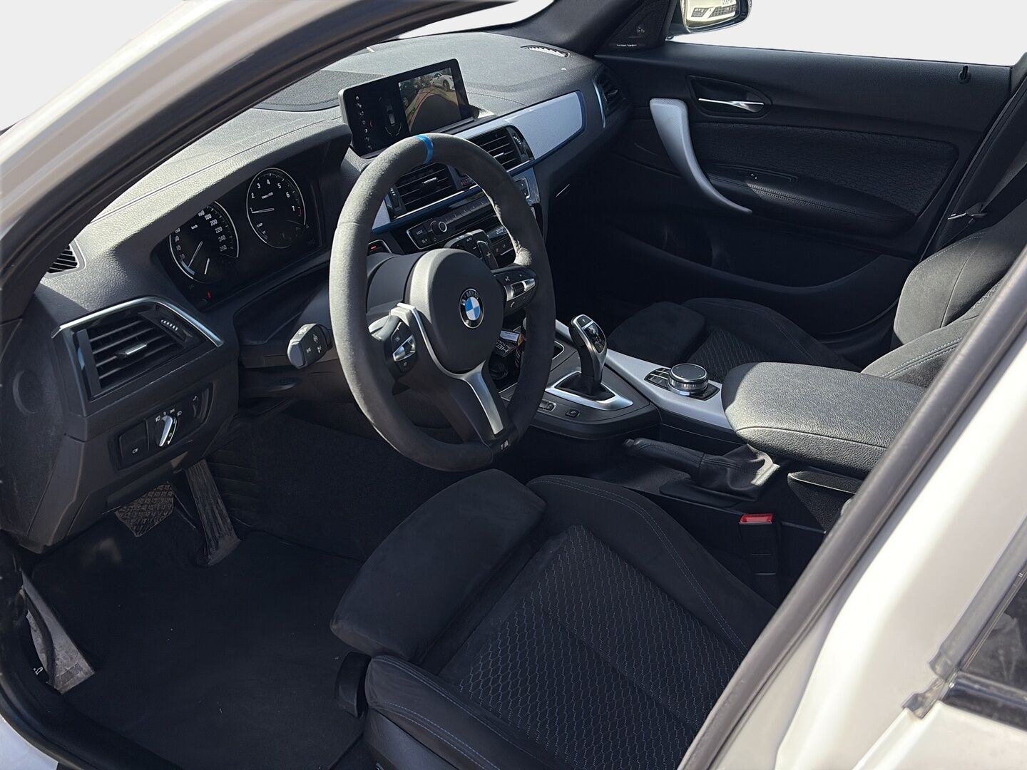 BMW M140i 2018 F20 Hatchback M140i A * Harman & Kardon / Prof. Navi / LED-Ajovalot / CarPlay / P-Kamera * - * M Perf. Takavaimennin / M Perf. Lukkoperä / Madallusjouset / Alcantara ratti *