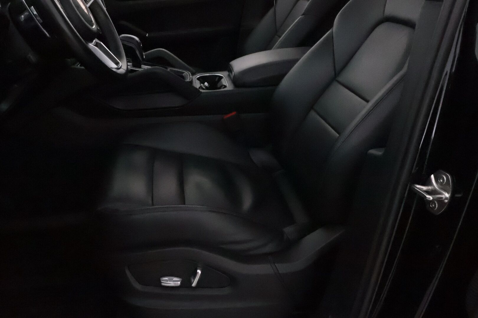 Porsche Cayenne 2019 E-Hybrid * Nahkasisusta / Panoraama / PASM / Peruutuskamera / HiFi / Sport Chrono / Suomiauto! - Navigointi / Juuri tullut Tampereelle!