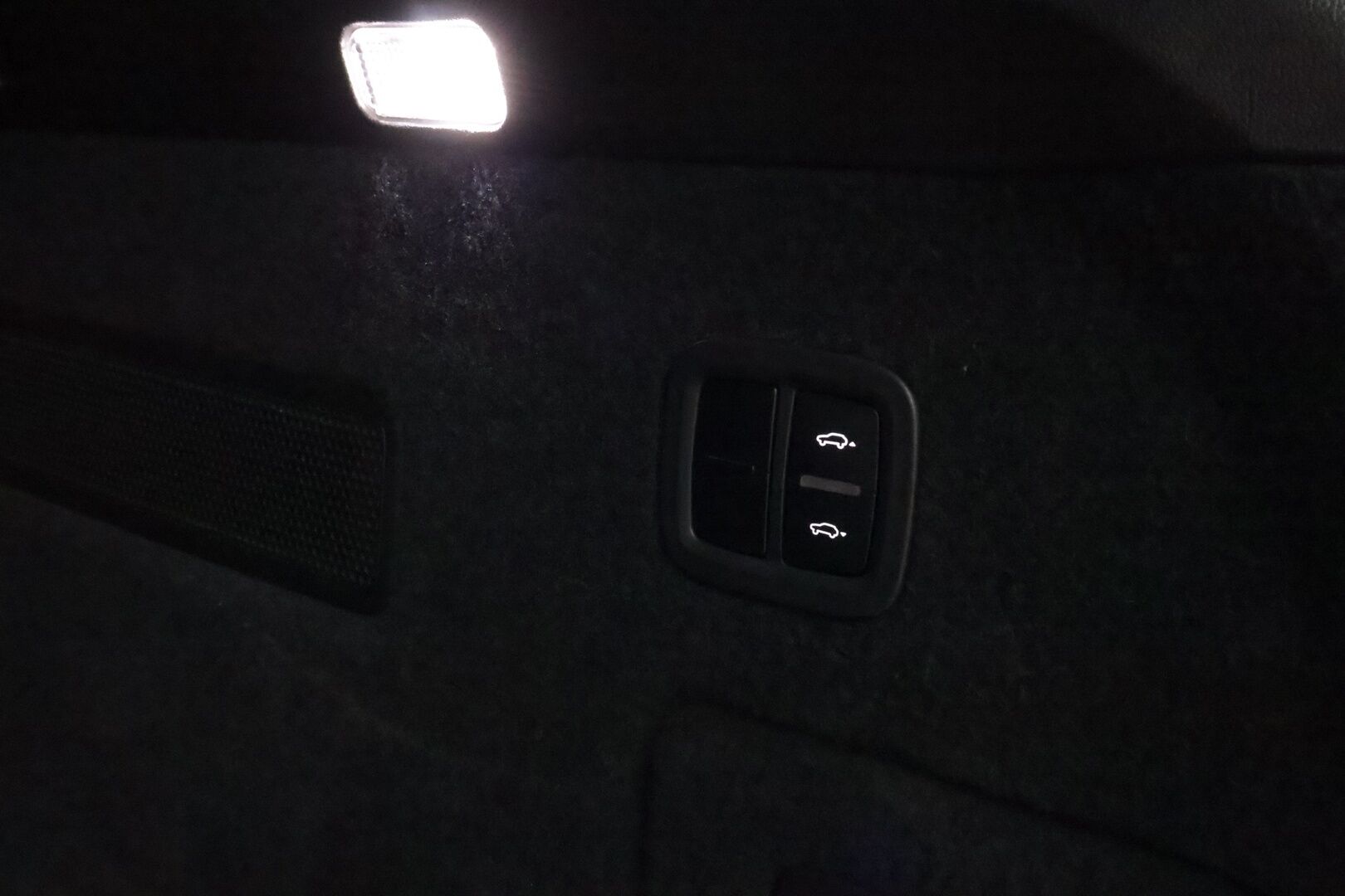 Porsche Cayenne 2019 E-Hybrid * Nahkasisusta / Panoraama / PASM / Peruutuskamera / HiFi / Sport Chrono / Suomiauto! - Navigointi / Juuri tullut Tampereelle!