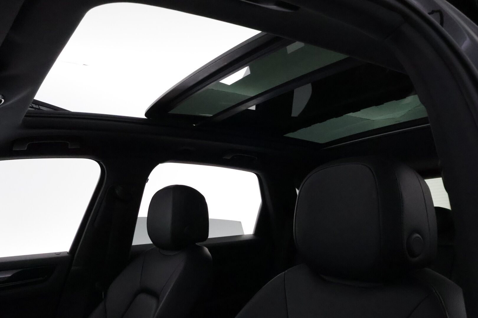 Porsche Cayenne 2019 E-Hybrid * Nahkasisusta / Panoraama / PASM / Peruutuskamera / HiFi / Sport Chrono / Suomiauto! - Navigointi / Juuri tullut Tampereelle!