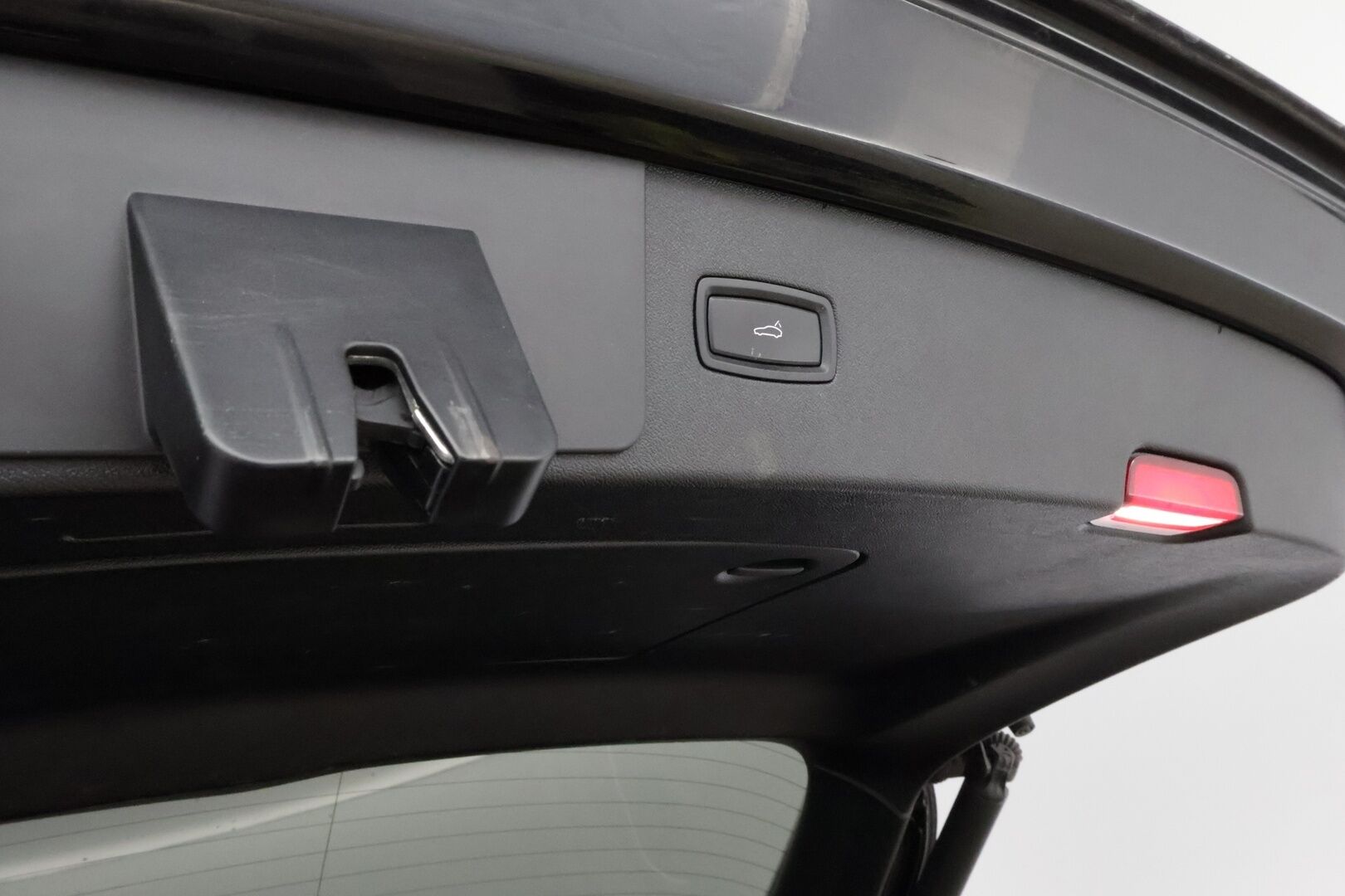 Porsche Cayenne 2019 E-Hybrid * Nahkasisusta / Panoraama / PASM / Peruutuskamera / HiFi / Sport Chrono / Suomiauto! - Navigointi / Juuri tullut Tampereelle!