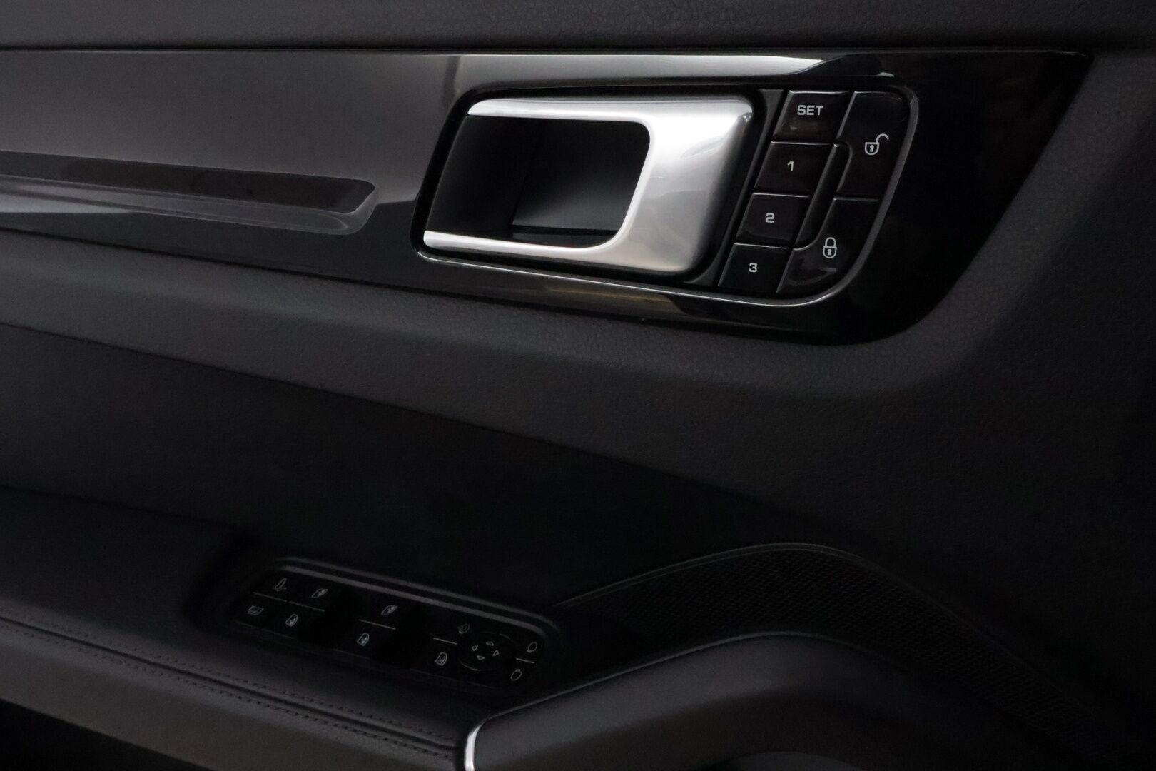 Porsche Cayenne 2019 E-Hybrid * Nahkasisusta / Panoraama / PASM / Peruutuskamera / HiFi / Sport Chrono / Suomiauto! - Navigointi / Juuri tullut Tampereelle!