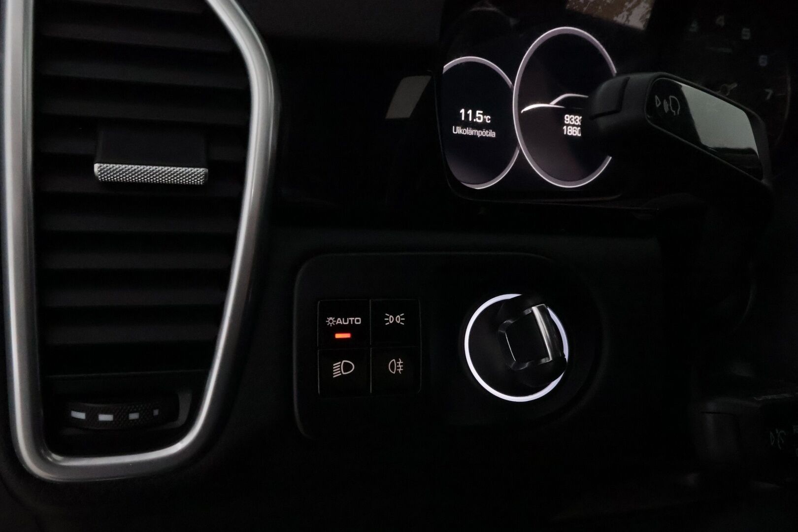 Porsche Cayenne 2019 E-Hybrid * Nahkasisusta / Panoraama / PASM / Peruutuskamera / HiFi / Sport Chrono / Suomiauto! - Navigointi / Juuri tullut Tampereelle!