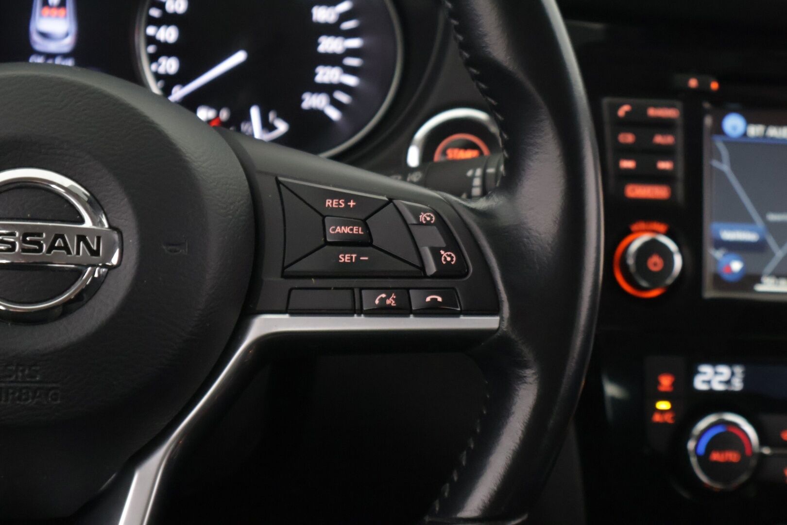 Nissan Qashqai 2018 DIG-T 115 N-Connecta 2WD Xtronic PFEB ** Lohko / 360-kamera / Navi / Kaistavahti - ** Juuri huolettu / Kahdet asialliset renkaat vanteilla ** - HULLUT JOULUT KORKOTARJOUS 2,49% 