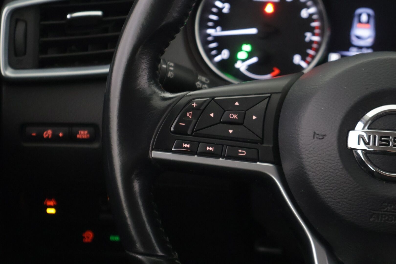 Nissan Qashqai 2018 DIG-T 115 N-Connecta 2WD Xtronic PFEB ** Lohko / 360-kamera / Navi / Kaistavahti - ** Juuri huolettu / Kahdet asialliset renkaat vanteilla ** - HULLUT JOULUT KORKOTARJOUS 2,49% 