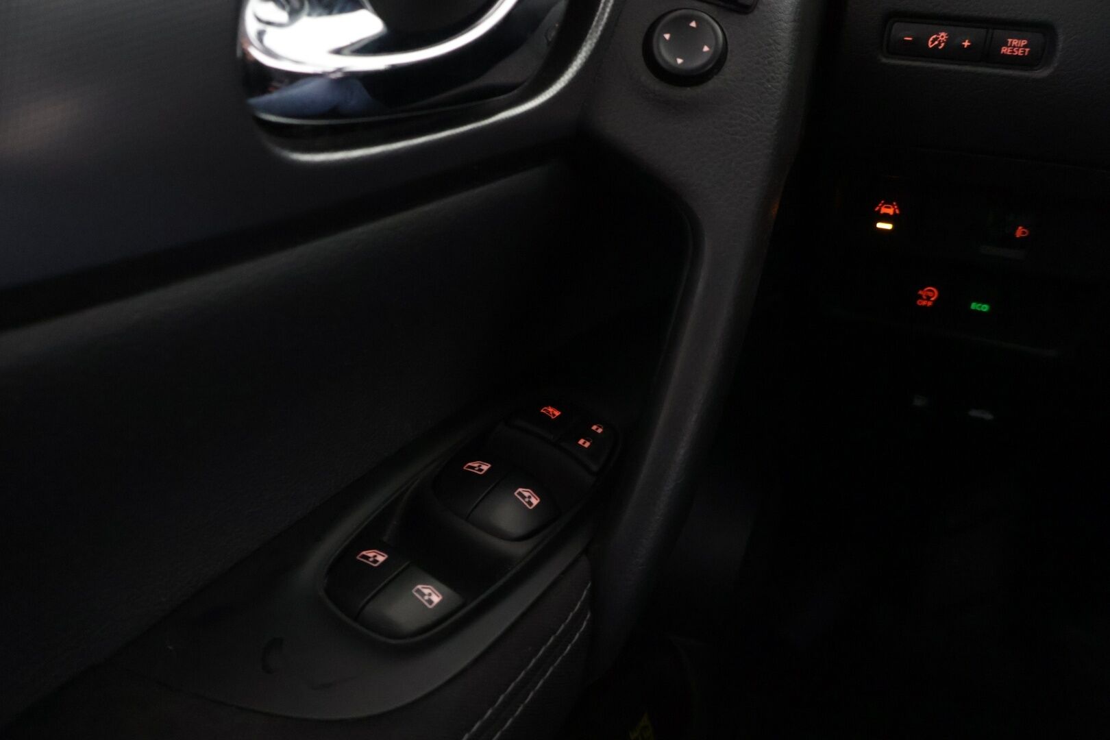 Nissan Qashqai 2018 DIG-T 115 N-Connecta 2WD Xtronic PFEB ** Lohko / 360-kamera / Navi / Kaistavahti - ** Juuri huolettu / Kahdet asialliset renkaat vanteilla ** - HULLUT JOULUT KORKOTARJOUS 2,49% 