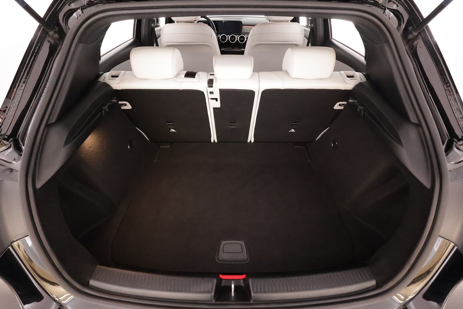 Mercedes-Benz A 2019 200 A Launch Edition Style * LED-High Performance / P.Kamera / Sportpenkit / Digimittaristo / Kaistavahti / Vakkari * - Suomi-auto / Kahdet renkaat