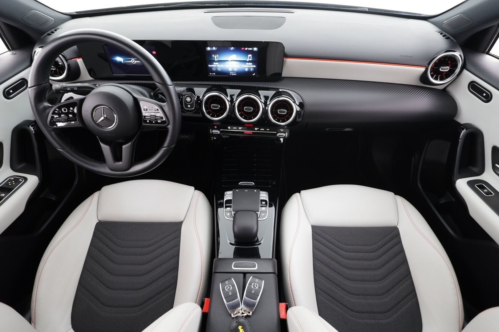 Mercedes-Benz A 2019 200 A Launch Edition Style * LED-High Performance / P.Kamera / Sportpenkit / Digimittaristo / Kaistavahti / Vakkari * - Suomi-auto / Kahdet renkaat