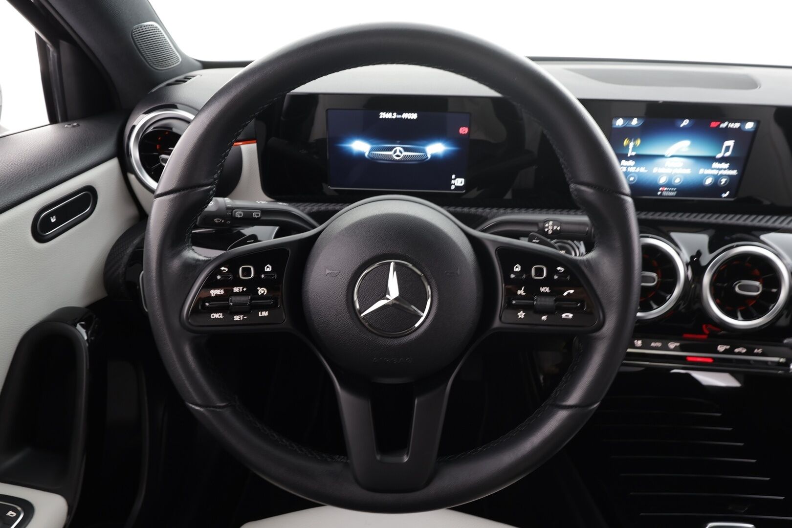 Mercedes-Benz A 2019 200 A Launch Edition Style * LED-High Performance / P.Kamera / Sportpenkit / Digimittaristo / Kaistavahti / Vakkari * - Suomi-auto / Kahdet renkaat - HULLUT JOULUT KORKOTARJOUS 2,49% 