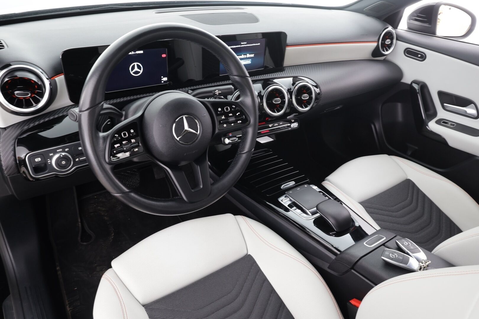 Mercedes-Benz A 2019 200 A Launch Edition Style * LED-High Performance / P.Kamera / Sportpenkit / Digimittaristo / Kaistavahti / Vakkari * - Suomi-auto / Kahdet renkaat