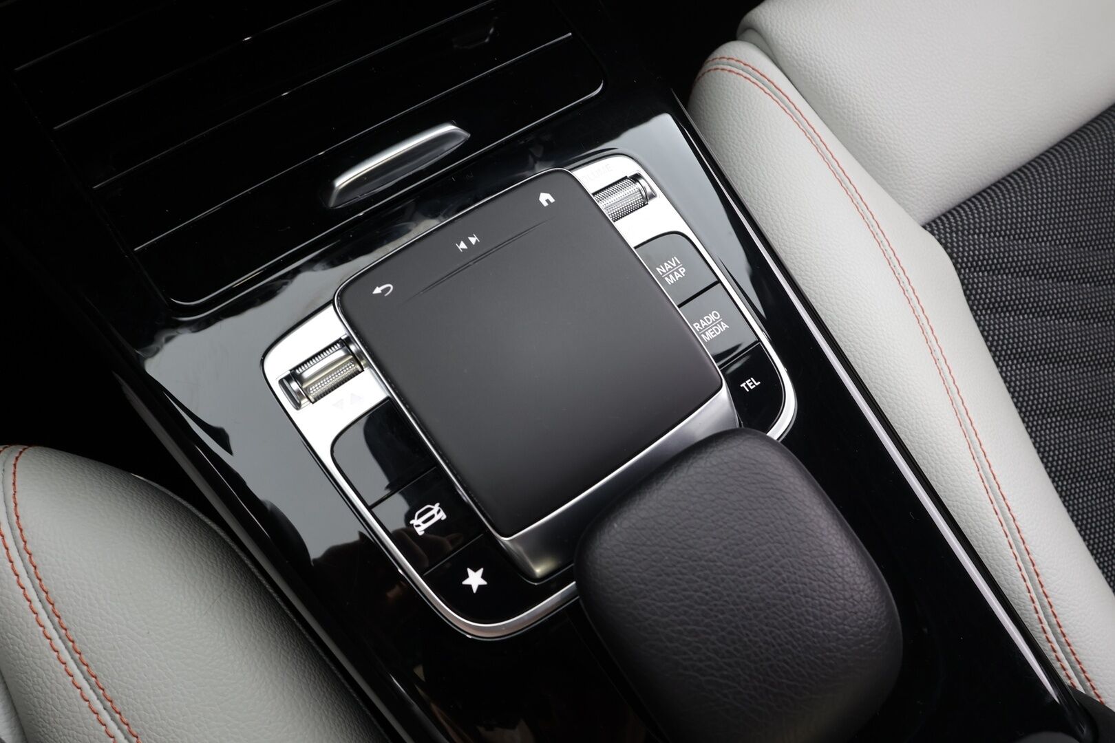 Mercedes-Benz A 2019 200 A Launch Edition Style * LED-High Performance / P.Kamera / Sportpenkit / Digimittaristo / Kaistavahti / Vakkari * - Suomi-auto / Kahdet renkaat