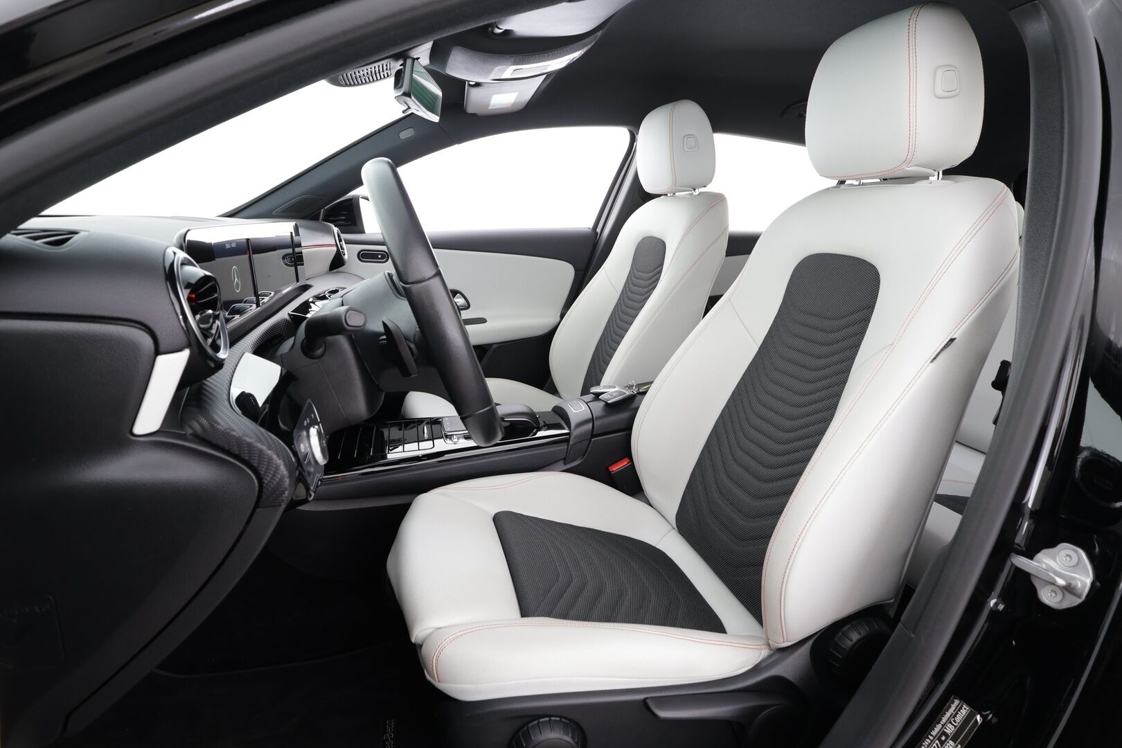 Mercedes-Benz A 2019 200 A Launch Edition Style * LED-High Performance / P.Kamera / Sportpenkit / Digimittaristo / Kaistavahti / Vakkari * - Suomi-auto / Kahdet renkaat