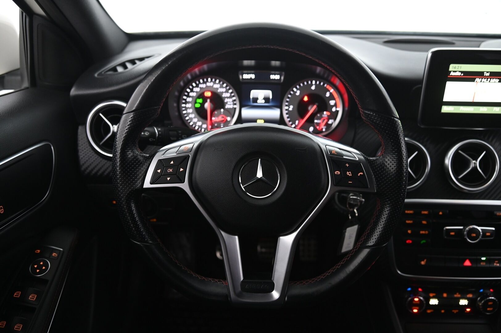 Mercedes-Benz A 2014 200 CDI BE AMG - Tutkat | Vakkari | Lohko | BT | 2x renkaat&alumiinivanteet