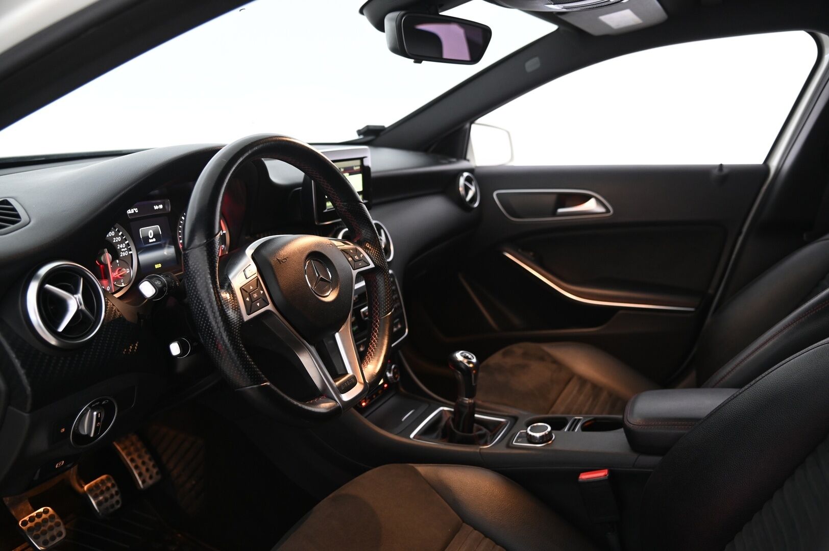 Mercedes-Benz A 2014 200 CDI BE AMG - Tutkat | Vakkari | Lohko | BT | 2x renkaat&alumiinivanteet