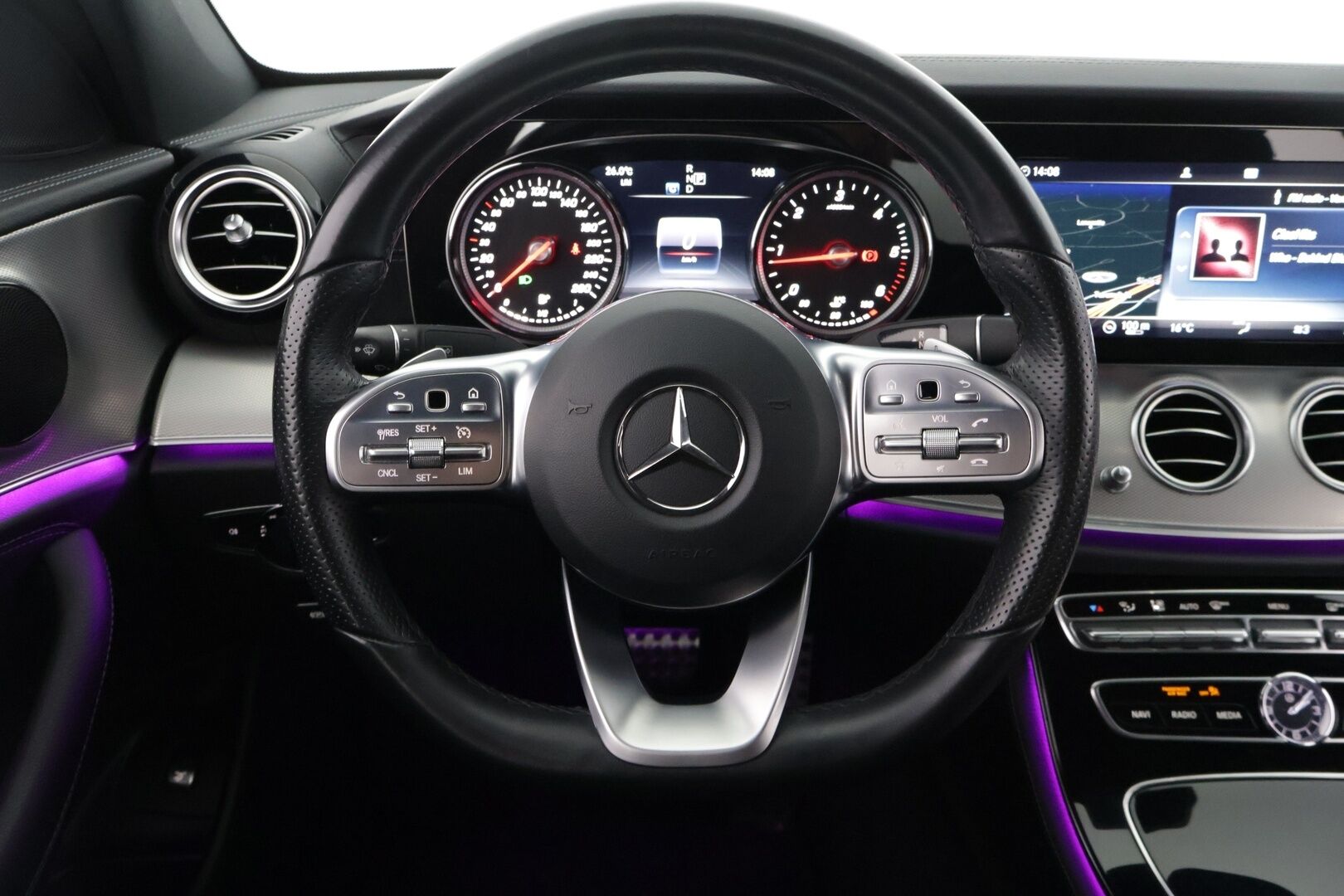 Mercedes-Benz E 2019 200 d A Edition One Business AMG ** Suomi-auto / P-Kamera / Nahka-alcantara / LED **