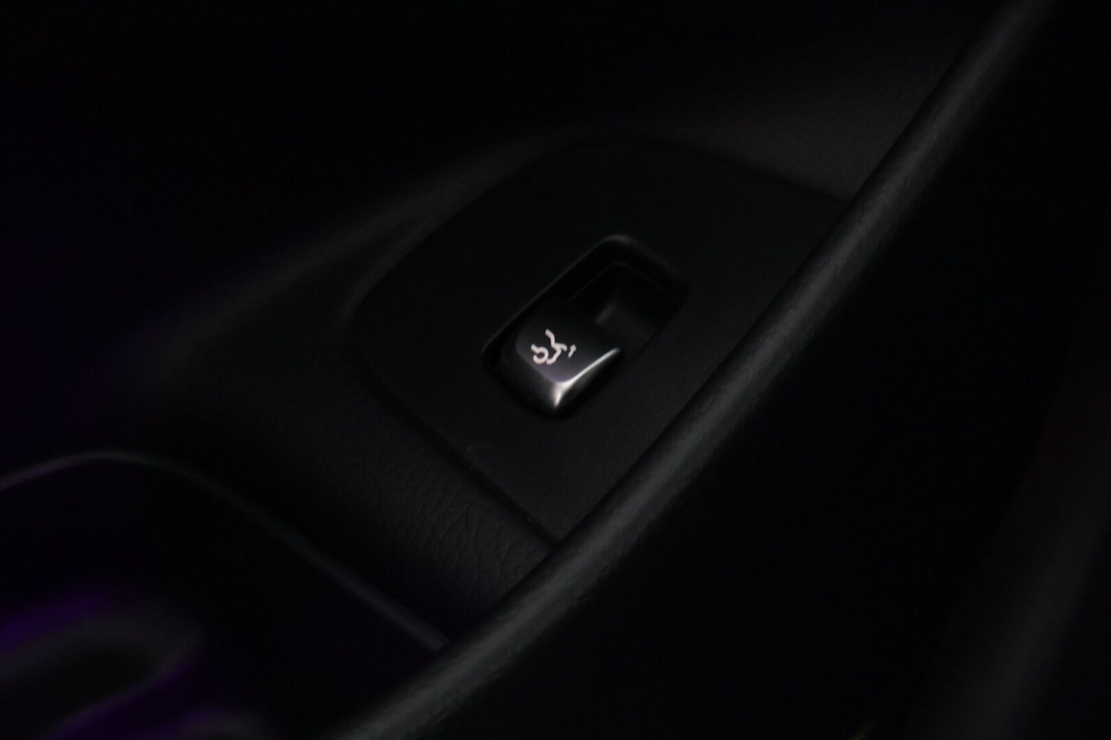 Mercedes-Benz E 2019 200 d A Edition One Business AMG ** Suomi-auto / P-Kamera / Nahka-alcantara / LED **