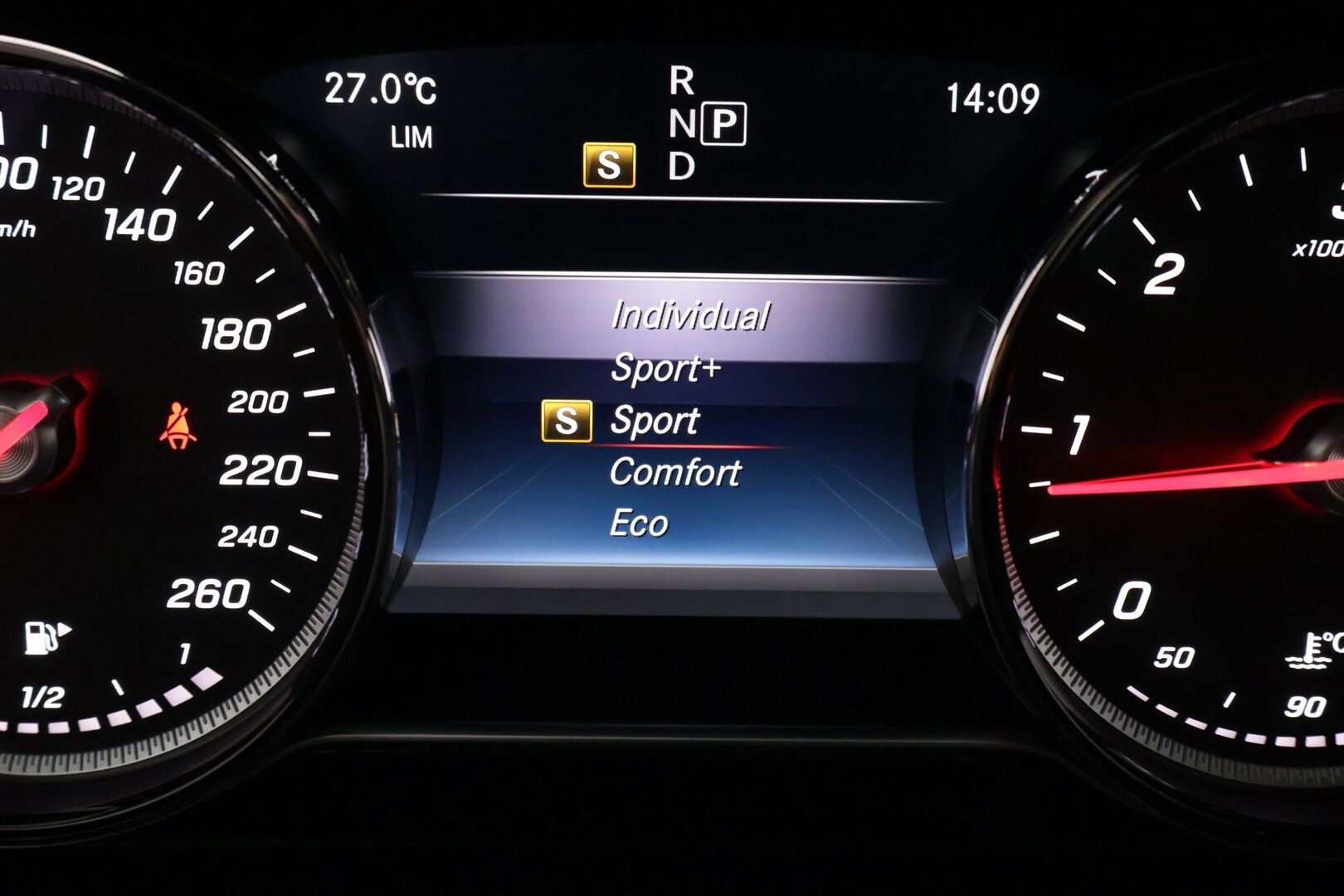 Mercedes-Benz E 2019 200 d A Edition One Business AMG ** Suomi-auto / P-Kamera / Nahka-alcantara / LED **