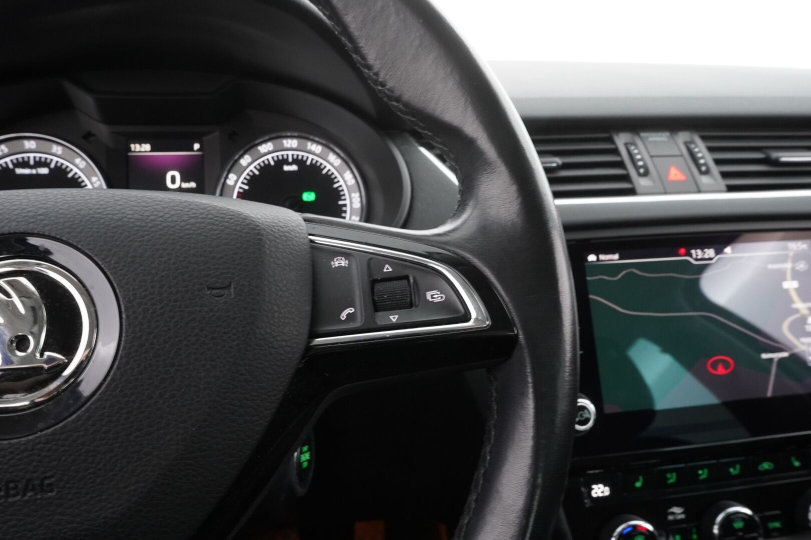 Skoda Octavia 2018 2,0 TDI 184 4x4 Style DSG Autom. - Webasto / Adapt.Vakkari / Tutkat / Appconnect / Led-valot / Jakopää 11/2024
