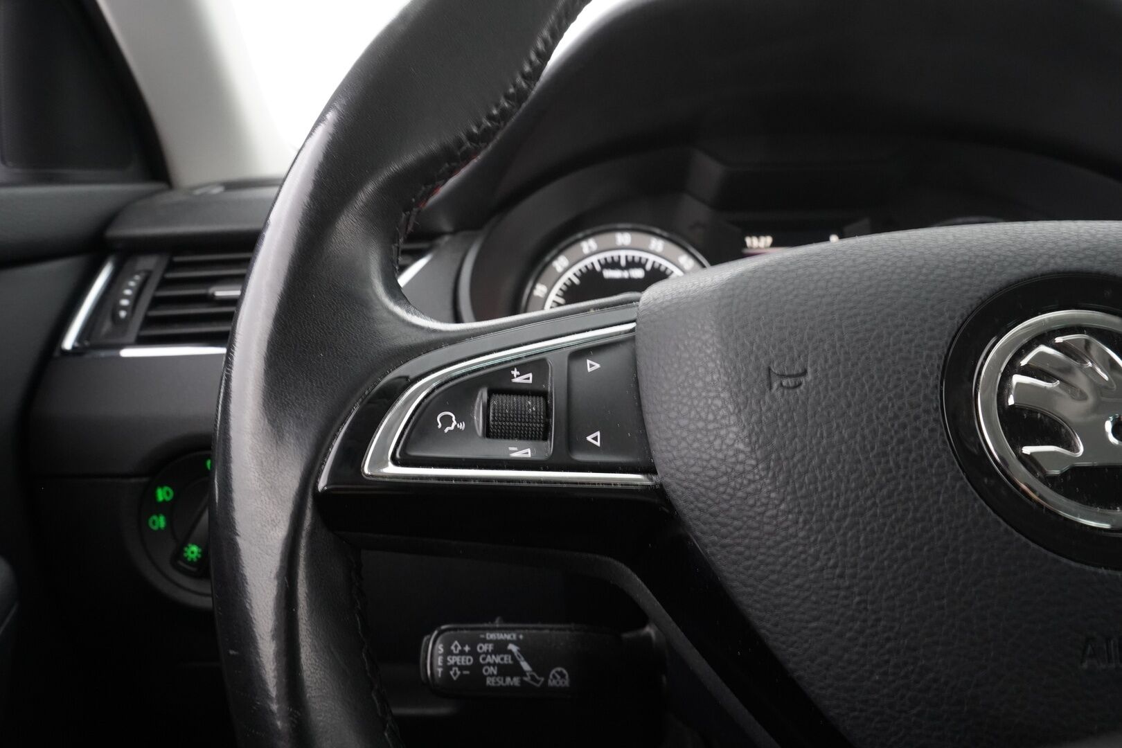 Skoda Octavia 2018 2,0 TDI 184 4x4 Style DSG Autom. - Webasto / Adapt.Vakkari / Tutkat / Appconnect / Led-valot / Jakopää 11/2024