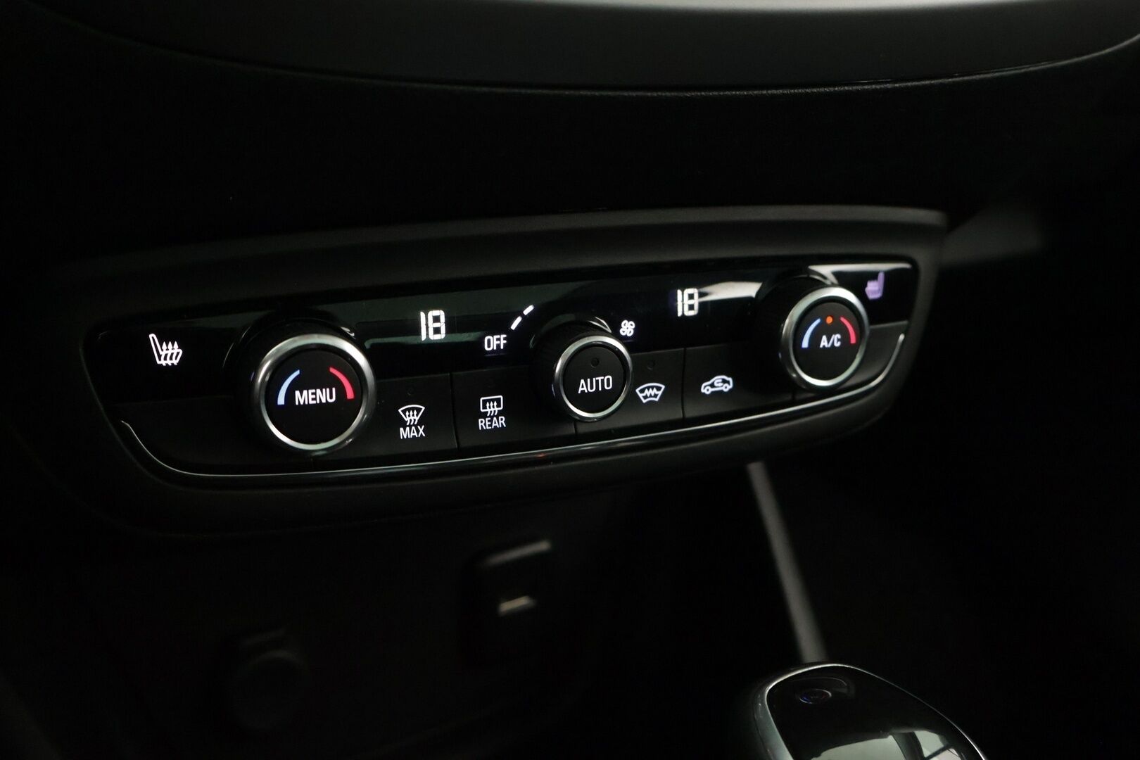 Opel Crossland X 2018 Enjoy 1,2 Automaatti Start/Stop 81 kW AT6 / Panorama / P.Kamera / Suomi-Auto /