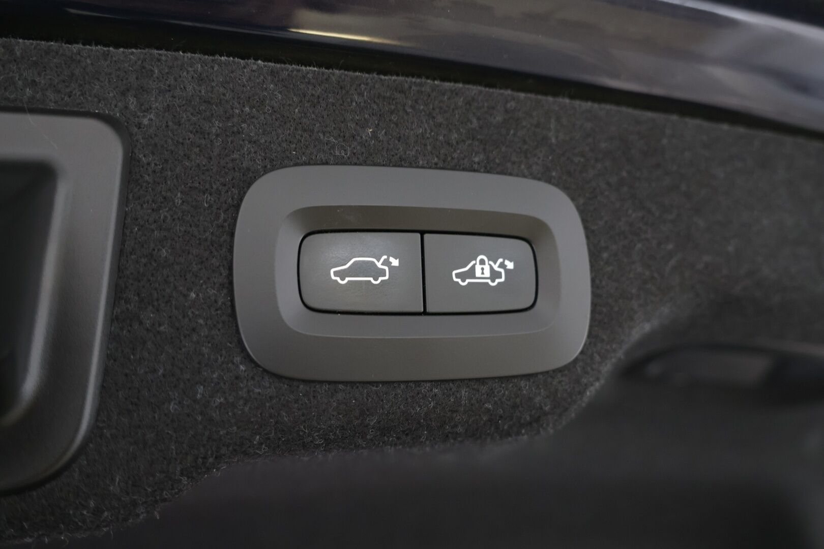 Volvo S90 2019 D5 AWD Momentum aut - ACC | Webasto | Bluetooth | P. kamera | Navi | Ratinlämmitin | Tutkat |Jakohihna tehty ! | Suomi-auto | 2-omisteinen