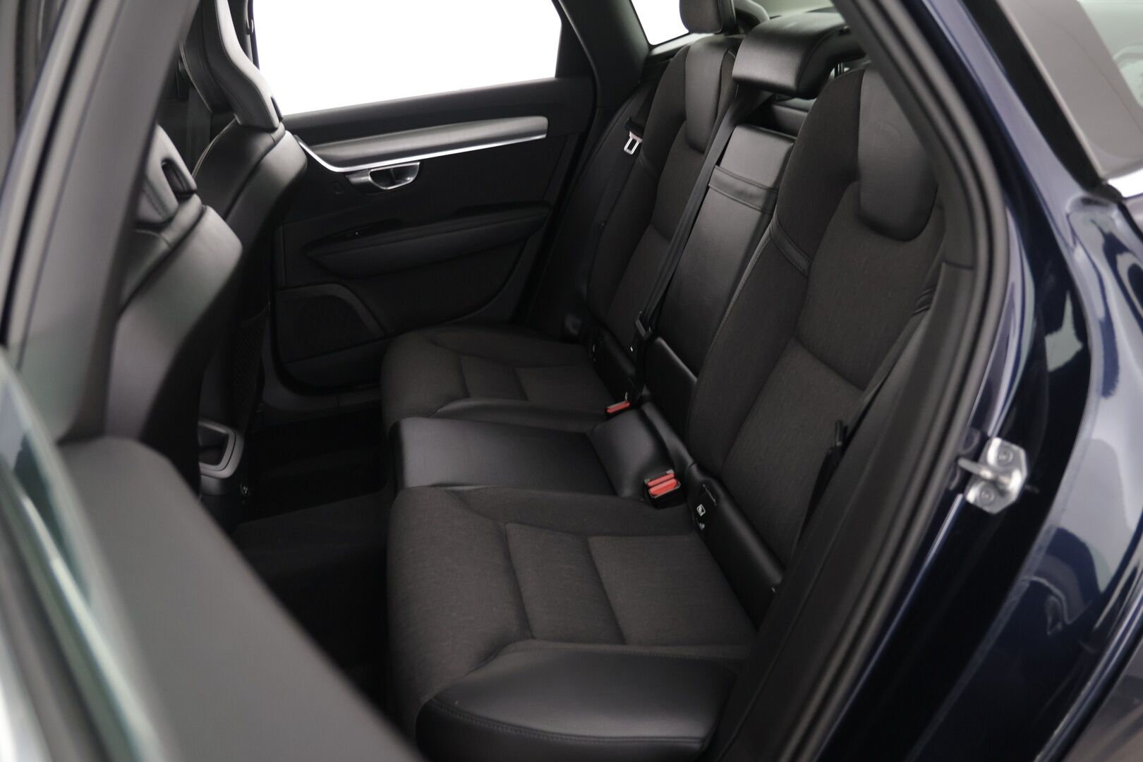 Volvo S90 2019 D5 AWD Momentum aut - ACC | Webasto | Bluetooth | P. kamera | Navi | Ratinlämmitin | Tutkat |Jakohihna tehty ! | Suomi-auto | 2-omisteinen