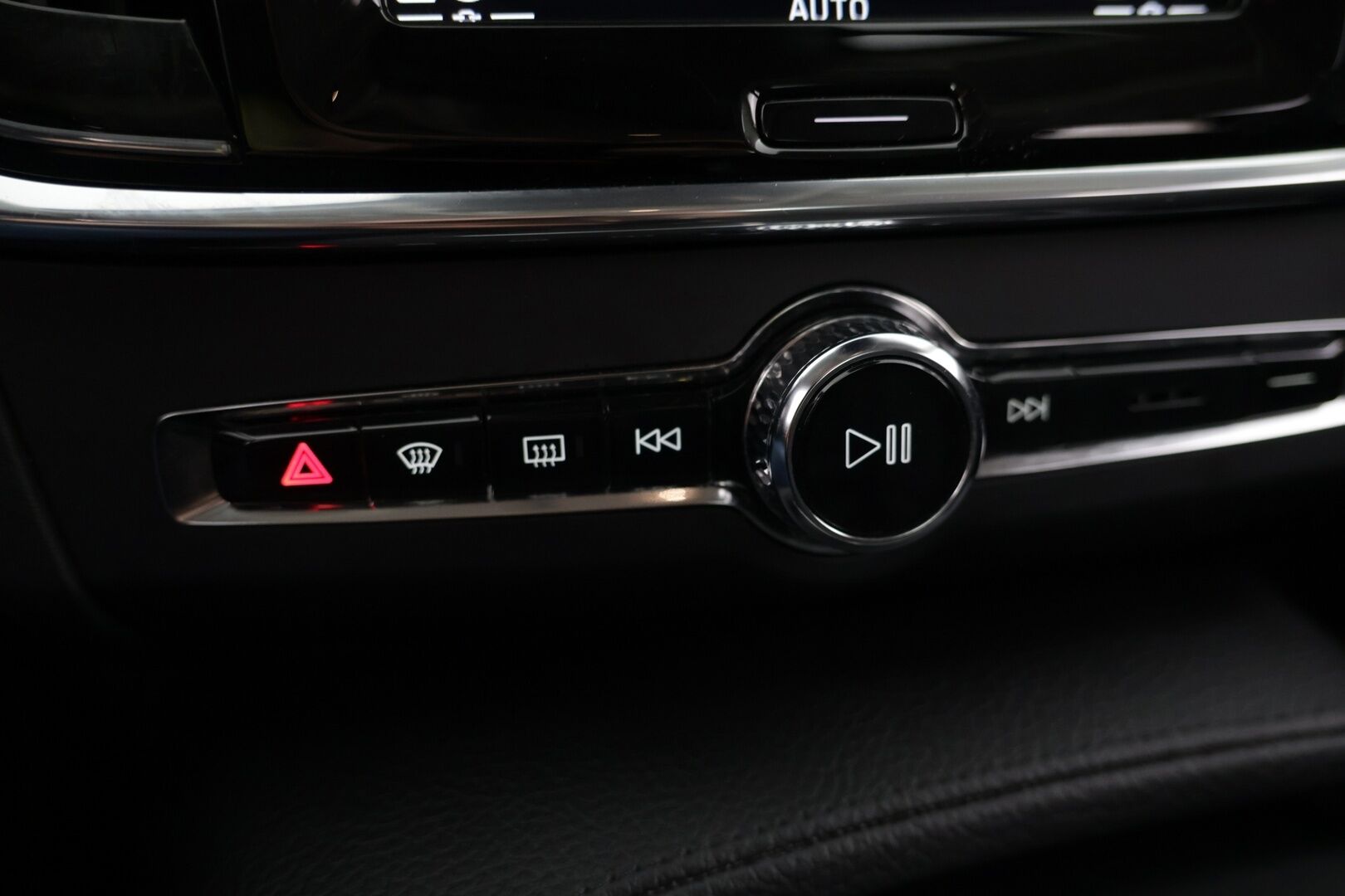 Volvo S90 2019 D5 AWD Momentum aut - ACC | Webasto | Bluetooth | P. kamera | Navi | Ratinlämmitin | Tutkat |Jakohihna tehty ! | Suomi-auto | 2-omisteinen