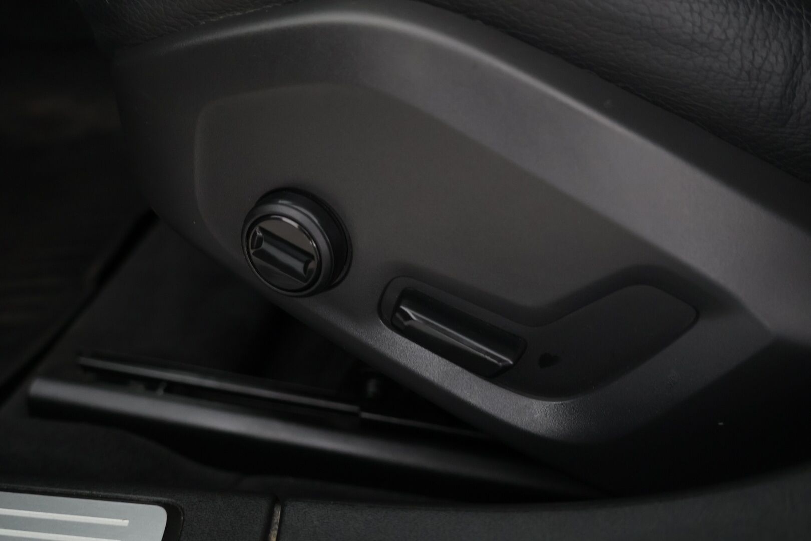 Volvo S90 2019 D5 AWD Momentum aut - ACC | Webasto | Bluetooth | P. kamera | Navi | Ratinlämmitin | Tutkat |Jakohihna tehty ! | Suomi-auto | 2-omisteinen