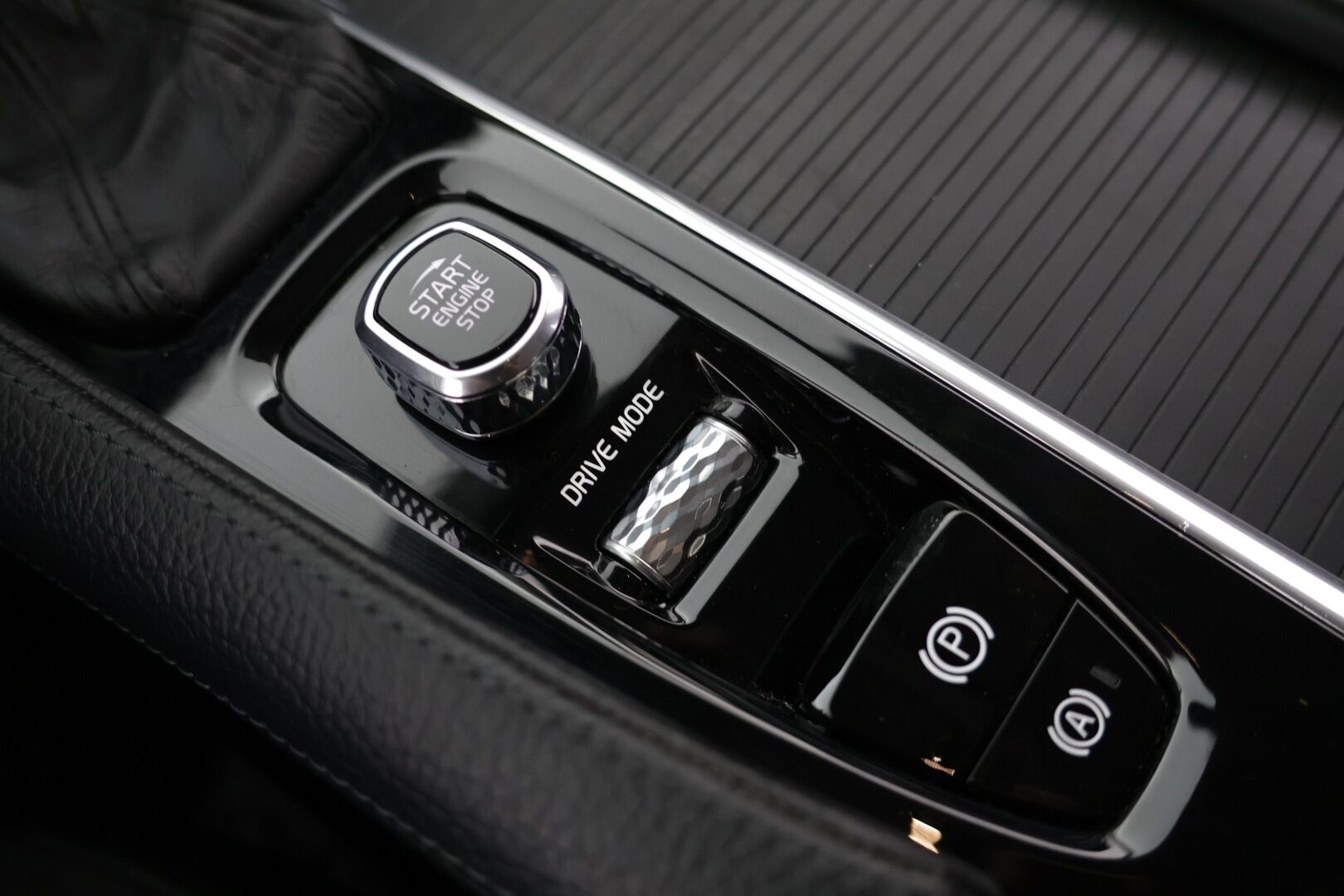Volvo S90 2019 D5 AWD Momentum aut - ACC | Webasto | Bluetooth | P. kamera | Navi | Ratinlämmitin | Tutkat |Jakohihna tehty ! | Suomi-auto | 2-omisteinen