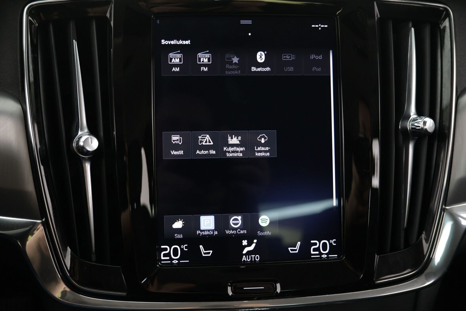 Volvo S90 2019 D5 AWD Momentum aut - ACC | Webasto | Bluetooth | P. kamera | Navi | Ratinlämmitin | Tutkat |Jakohihna tehty ! | Suomi-auto | 2-omisteinen