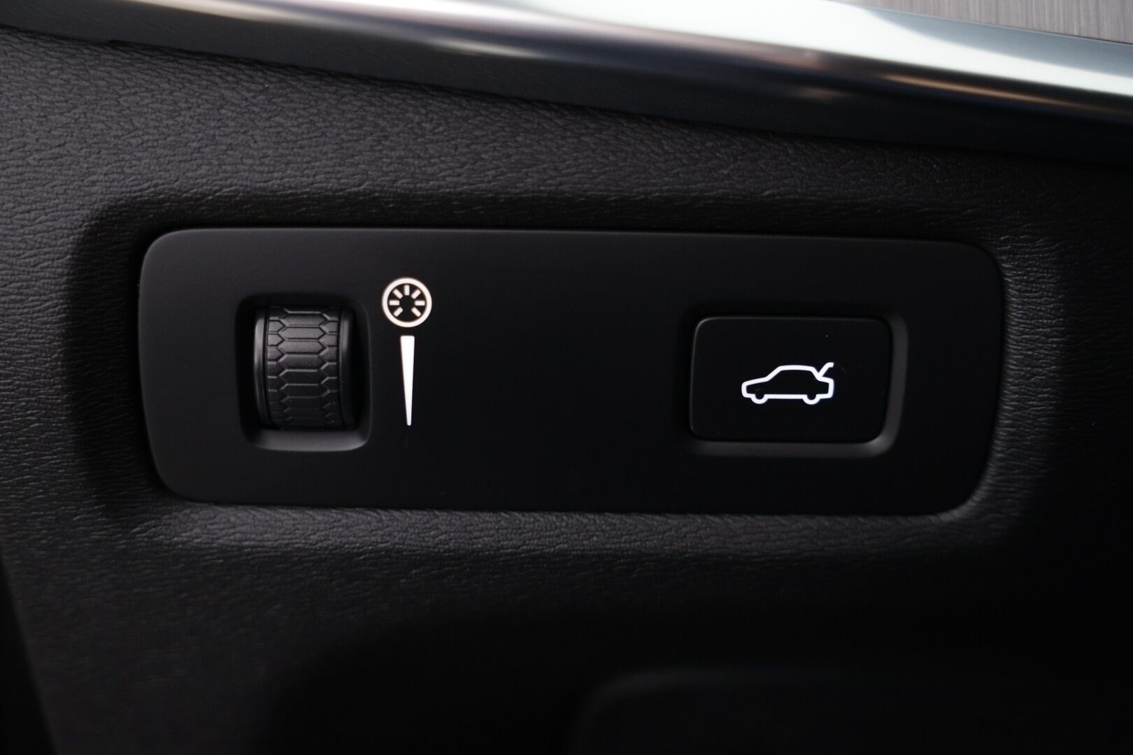 Volvo S90 2019 D5 AWD Momentum aut - ACC | Webasto | Bluetooth | P. kamera | Navi | Ratinlämmitin | Tutkat |Jakohihna tehty ! | Suomi-auto | 2-omisteinen
