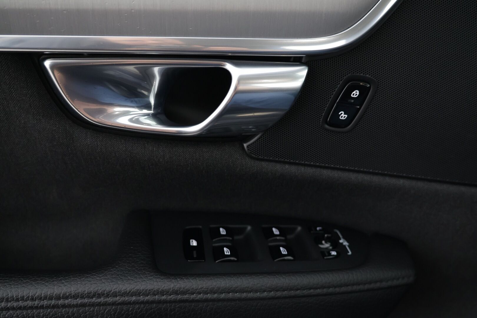Volvo S90 2019 D5 AWD Momentum aut - ACC | Webasto | Bluetooth | P. kamera | Navi | Ratinlämmitin | Tutkat |Jakohihna tehty ! | Suomi-auto | 2-omisteinen