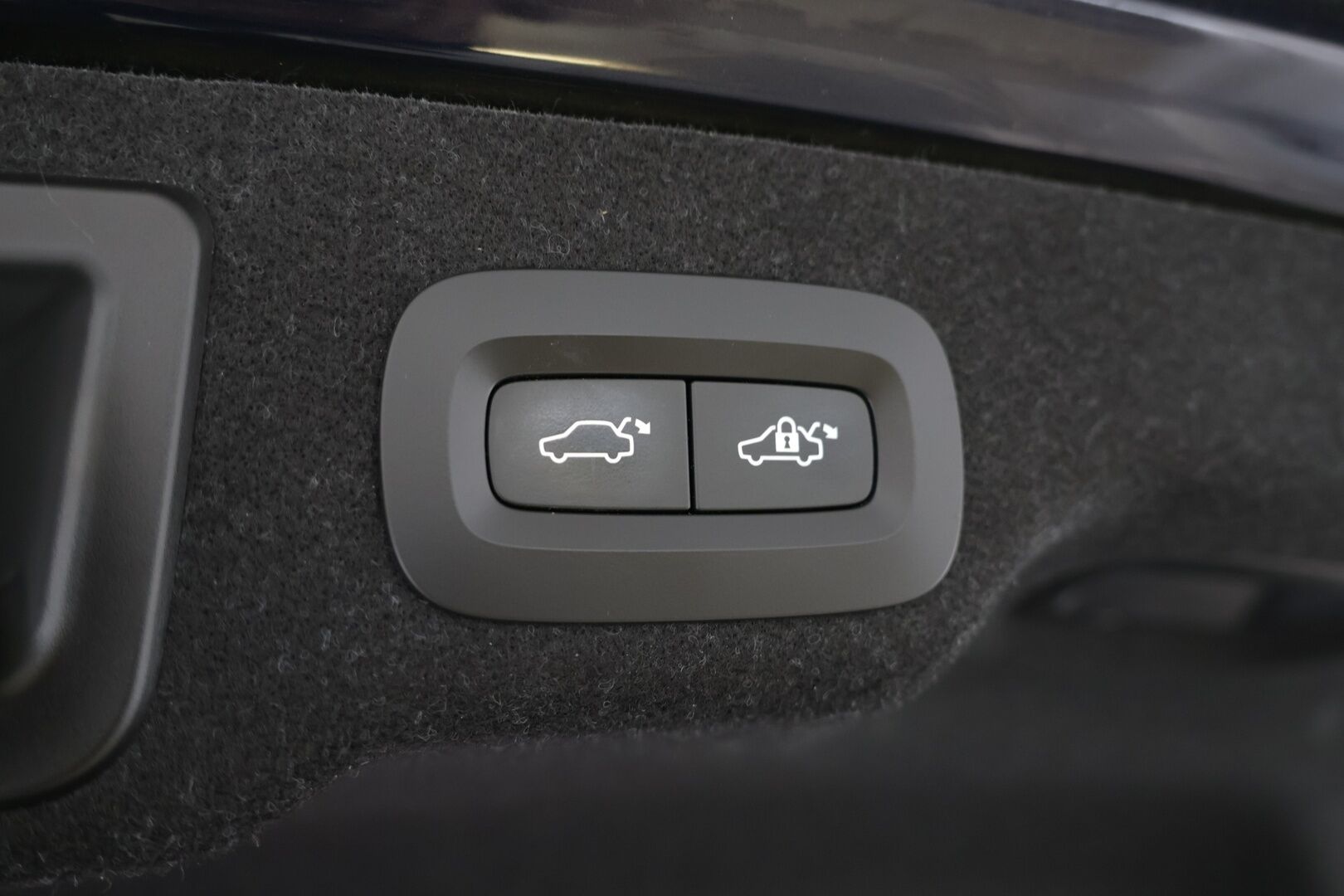 Volvo S90 2019 D5 AWD Momentum aut - ACC | Webasto | Bluetooth | P. kamera | Navi | Ratinlämmitin | Tutkat |Jakohihna tehty ! | Suomi-auto | 2-omisteinen