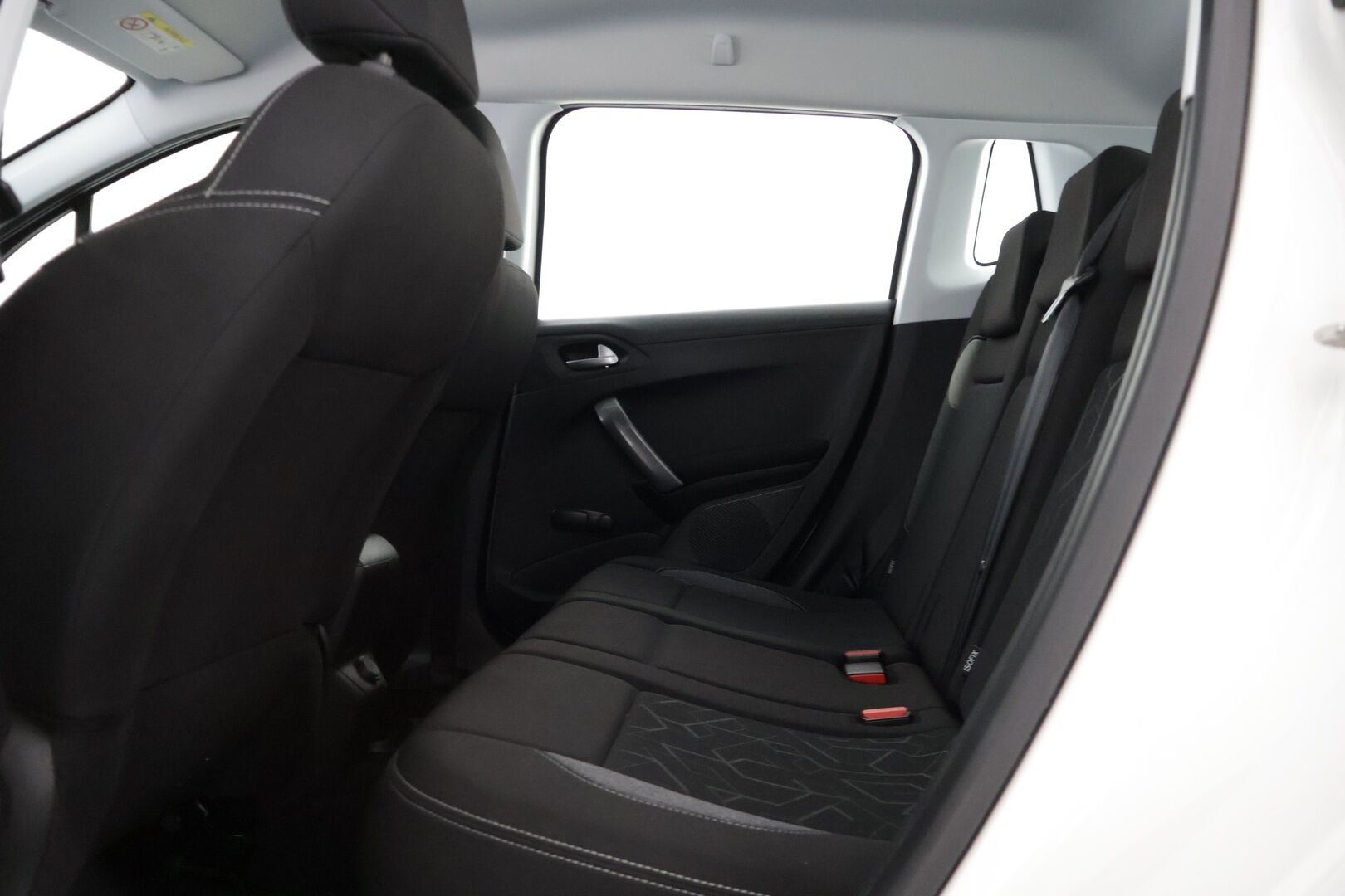 Peugeot 2008 2019 Motion PureTech 82 ** Suomiauto / Vakkari / Lohkolämmitin / Ilmastointi / Bluetooth ** - ** Jakohihna vaihdettu 90tkm kohdalla! / 2x renkaat / Juuri huollettu 110tkm kohdalla! **