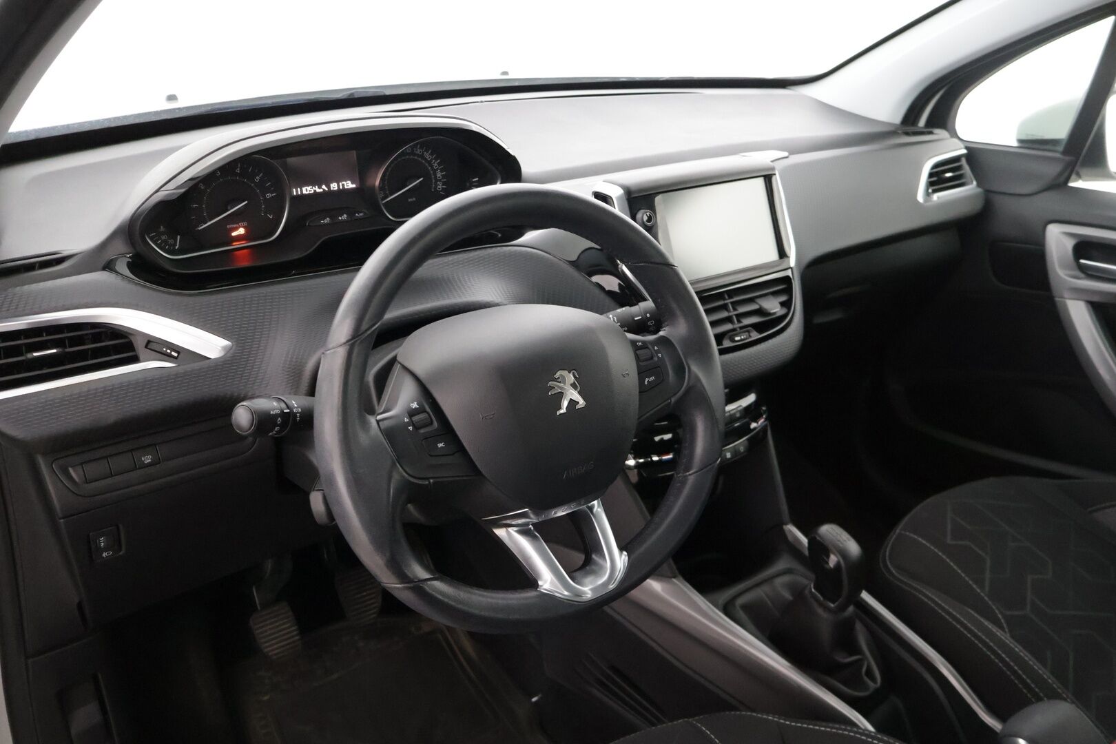 Peugeot 2008 2019 Motion PureTech 82 ** Suomiauto / Vakkari / Lohkolämmitin / Ilmastointi / Bluetooth ** - ** Jakohihna vaihdettu 90tkm kohdalla! / 2x renkaat / Juuri huollettu 110tkm kohdalla! **