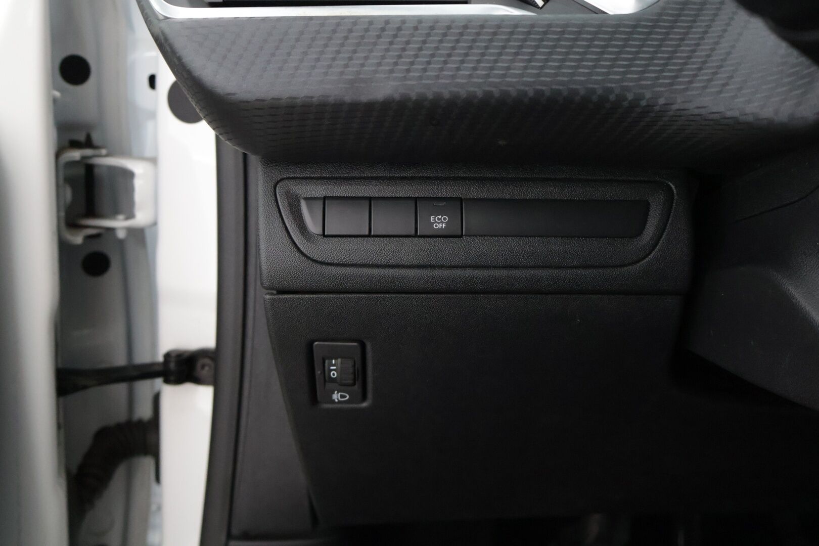 Peugeot 2008 2019 Motion PureTech 82 ** Suomiauto / Vakkari / Lohkolämmitin / Ilmastointi / Bluetooth ** - ** Jakohihna vaihdettu 90tkm kohdalla! / 2x renkaat / Juuri huollettu 110tkm kohdalla! **