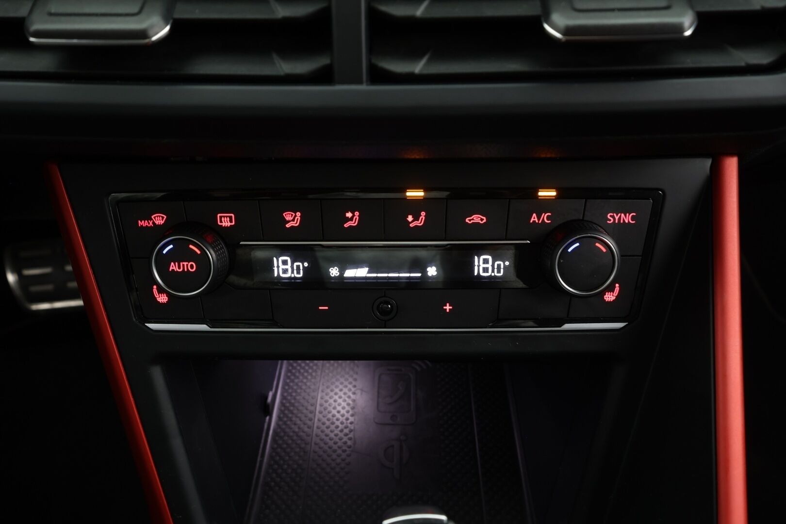 Volkswagen Polo 2019 GTI 2,0 TSI 147 kW (200 hv) DSG * ACC / P.Kamera / Beats äänentoisto / Keyless / Navi * - Suomi-auto / Kahdet renkaat