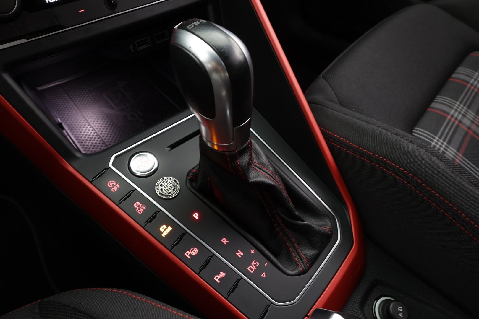 Volkswagen Polo 2019 GTI 2,0 TSI 147 kW (200 hv) DSG * ACC / P.Kamera / Beats äänentoisto / Keyless / Navi * - Suomi-auto / Kahdet renkaat