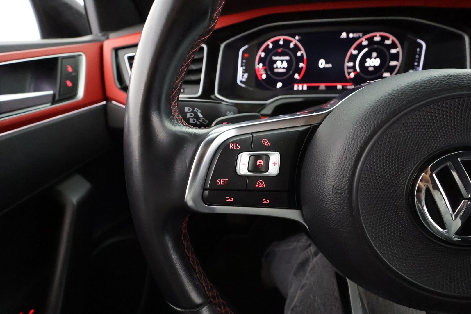 Volkswagen Polo 2019 GTI 2,0 TSI 147 kW (200 hv) DSG * ACC / P.Kamera / Beats äänentoisto / Keyless / Navi * - Suomi-auto / Kahdet renkaat