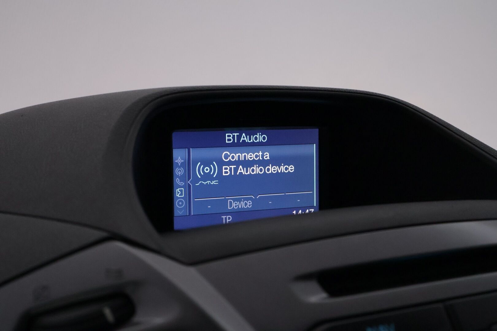 Ford TRANSIT CUSTOM 2014 2.2 TDCi Trend Van N1 L2H1 *ALV / Läpijuostava / Webasto / Koukku / Lämpölasi / Kahdet renkaat* - Fiksu alvillinen paku / Kahdet renkaat vanteineen / Juuri leimattu! - HULLU BLACKWEEK KORKOTARJOUS 2,49%