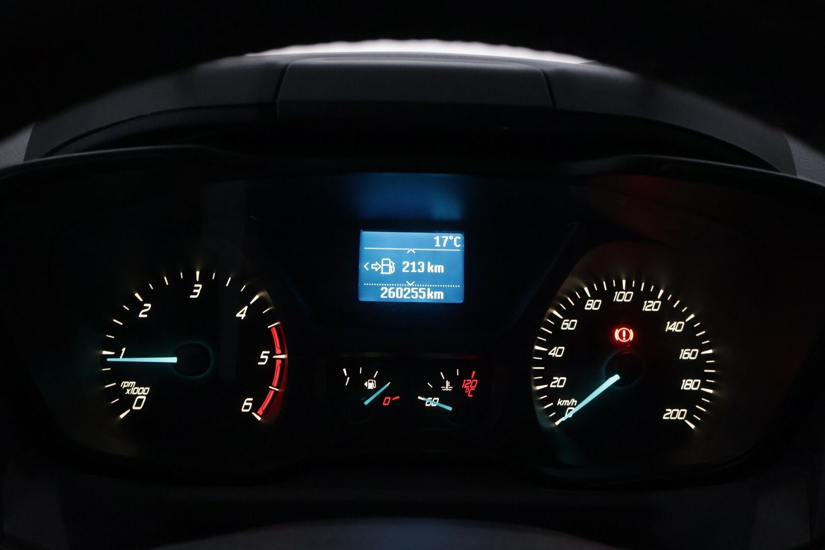 Ford TRANSIT CUSTOM 2014 2.2 TDCi Trend Van N1 L2H1 *ALV / Läpijuostava / Webasto / Koukku / Lämpölasi / Kahdet renkaat* - Fiksu alvillinen paku / Kahdet renkaat vanteineen / Juuri leimattu! - HULLU BLACKWEEK KORKOTARJOUS 2,49%