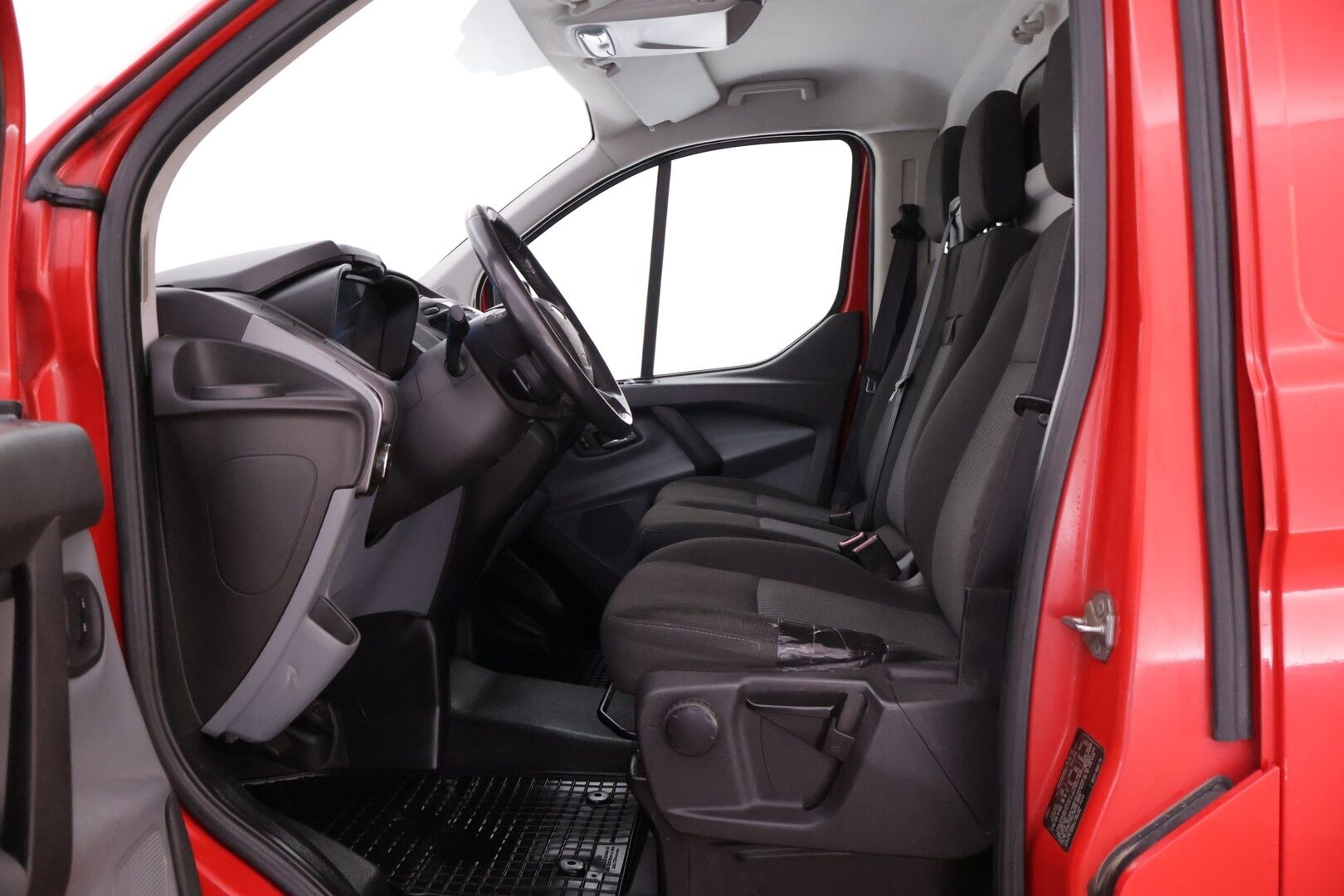 Ford TRANSIT CUSTOM 2014 2.2 TDCi Trend Van N1 L2H1 *ALV / Läpijuostava / Webasto / Koukku / Lämpölasi / Kahdet renkaat* - Fiksu alvillinen paku / Kahdet renkaat vanteineen / Juuri leimattu! - HULLU BLACKWEEK KORKOTARJOUS 2,49%