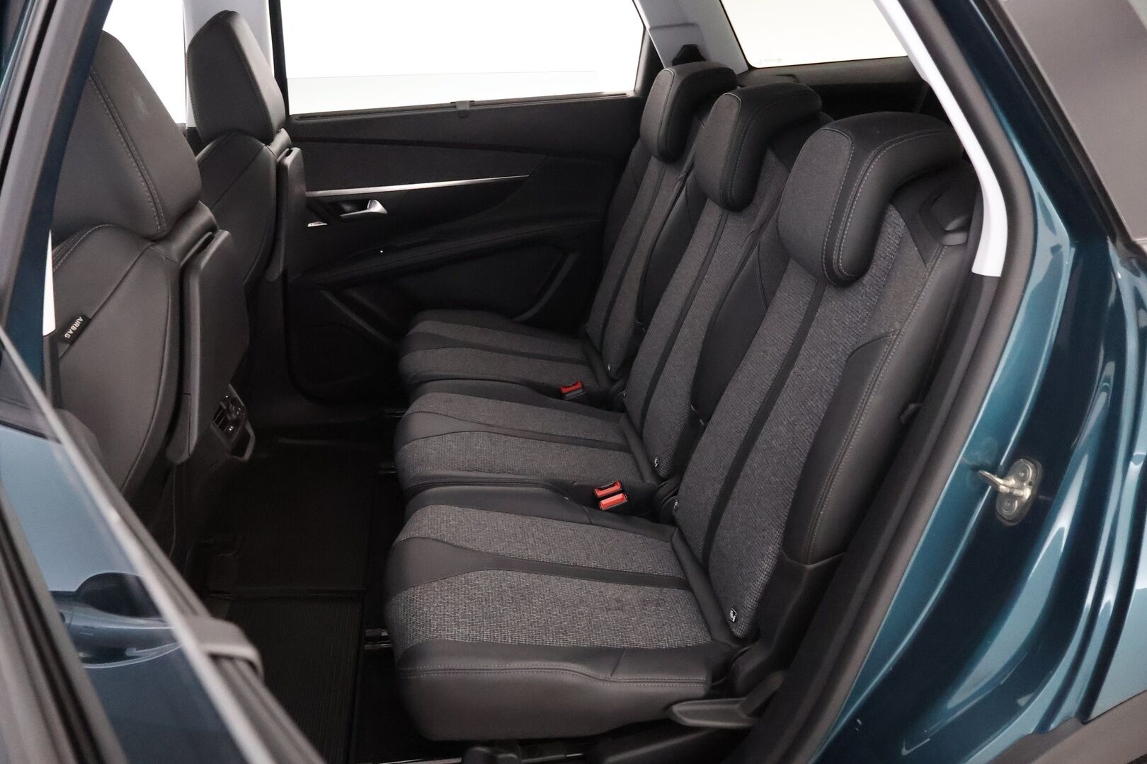 Peugeot 5008 2019 Allure BlueHDi 130 EAT8-aut. *Lohko / Vakkari / Puolinahat Muistilla / LED / P-Tutkat / Kaistavahti* -  2x renkaat / Siisti maalipinta / Hieno yksilö